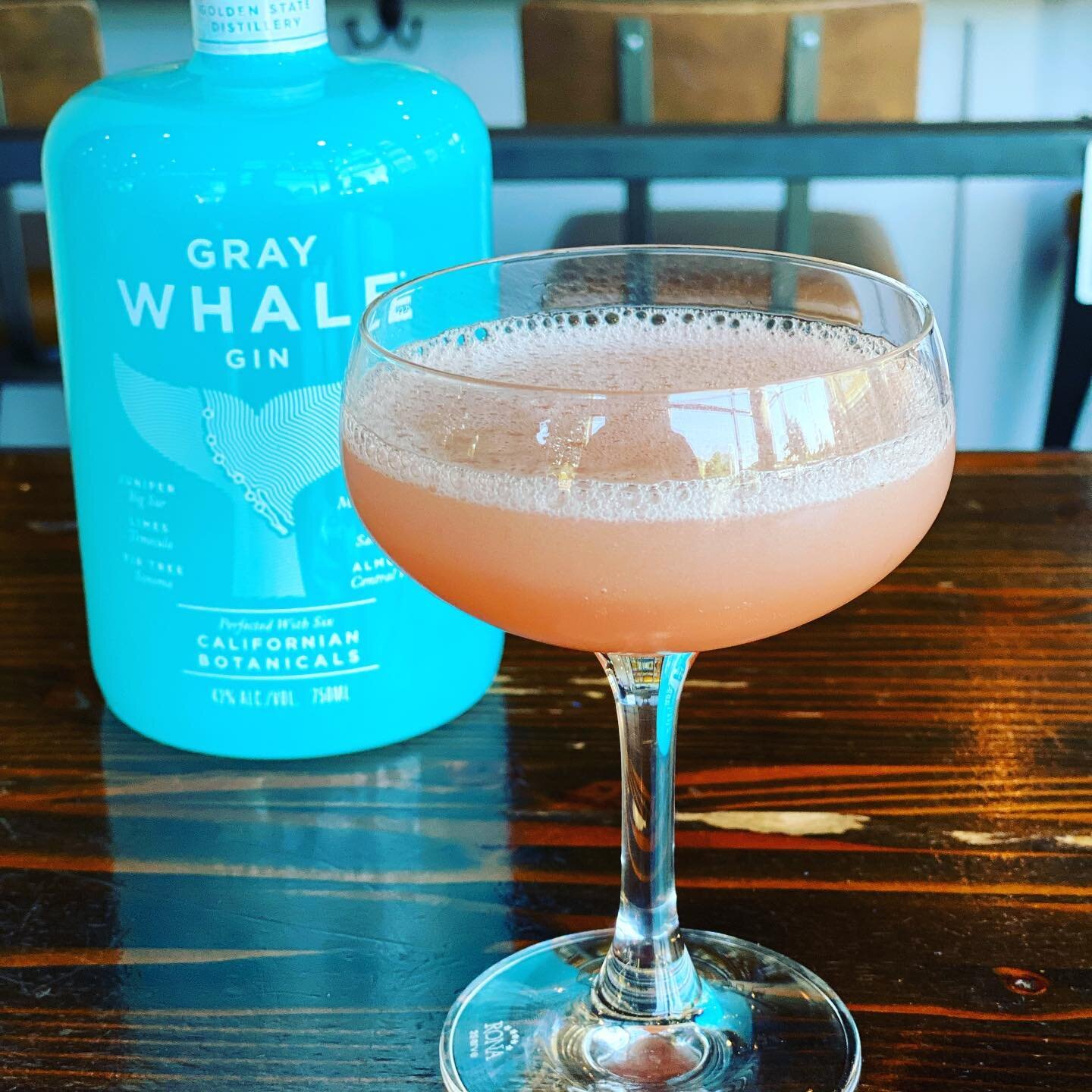 This weeks drink feature &ldquo;The Pink Whale&rdquo; with Gray Whale gin, Dolan blanc, Tempus fugit liqueur de violettes, pink grapefruit sorbet and bubbles. #drinks #drinkstagram #drinksofinstagram #greywhalegin #greywhale #goldenstatedistillery #d