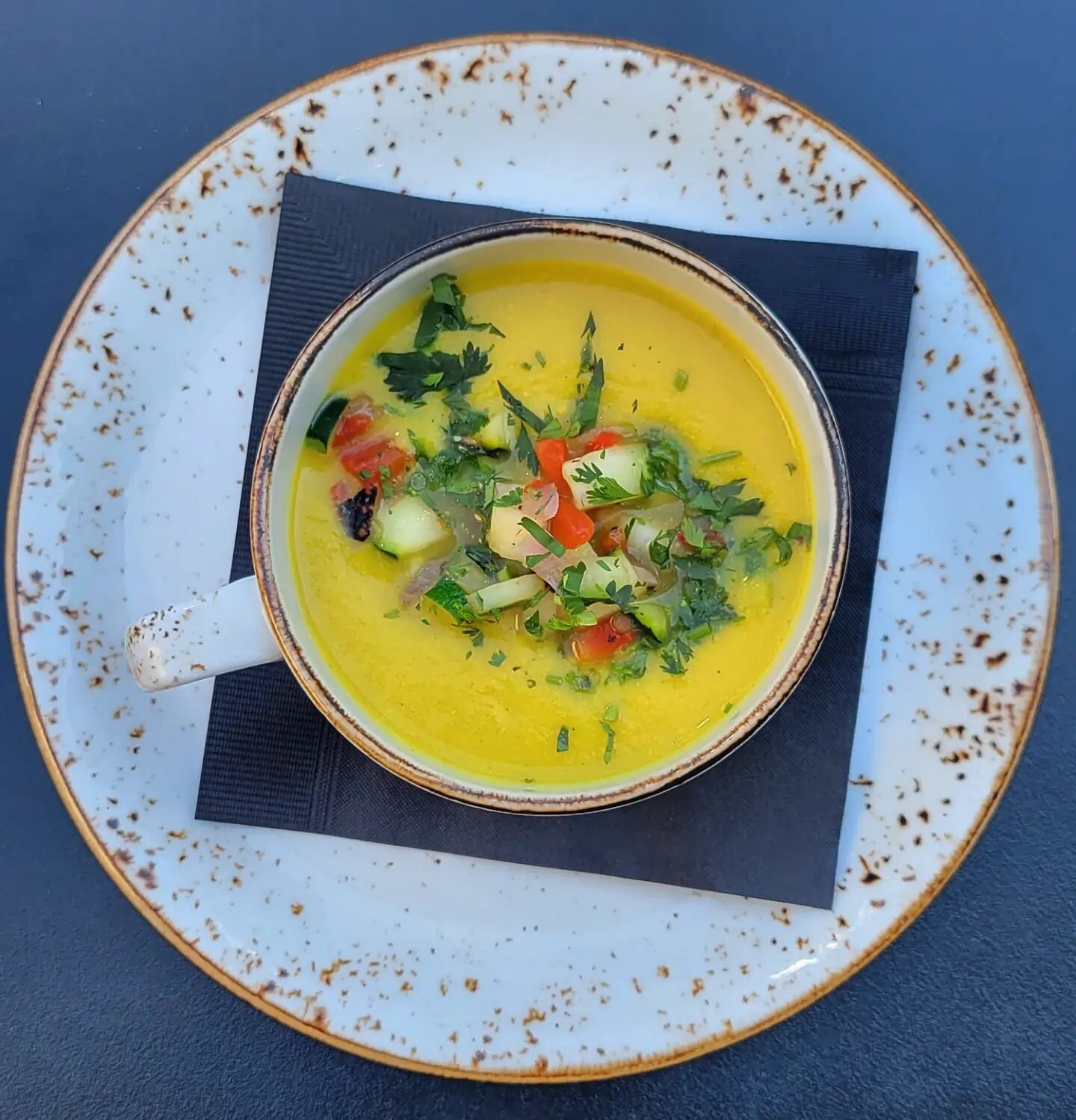 You might not think about soup in the summer, but a curried summer squash soup with a zucchini relish topper hits pretty darn close!
.
.
.
.
.
#woodblockredmond #summersquash #redmondrestaurants #seattlefoodie #summersoup #currysquash