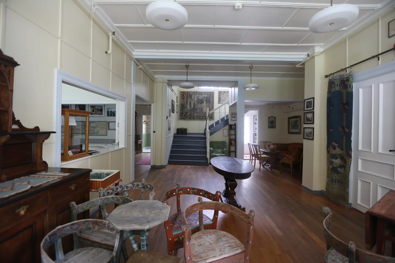 Slik pisser du på en hotellresepsjonist