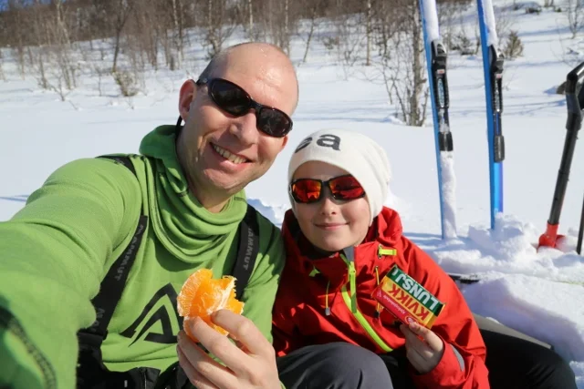 Se mørkt på påskesola - bruk solbriller