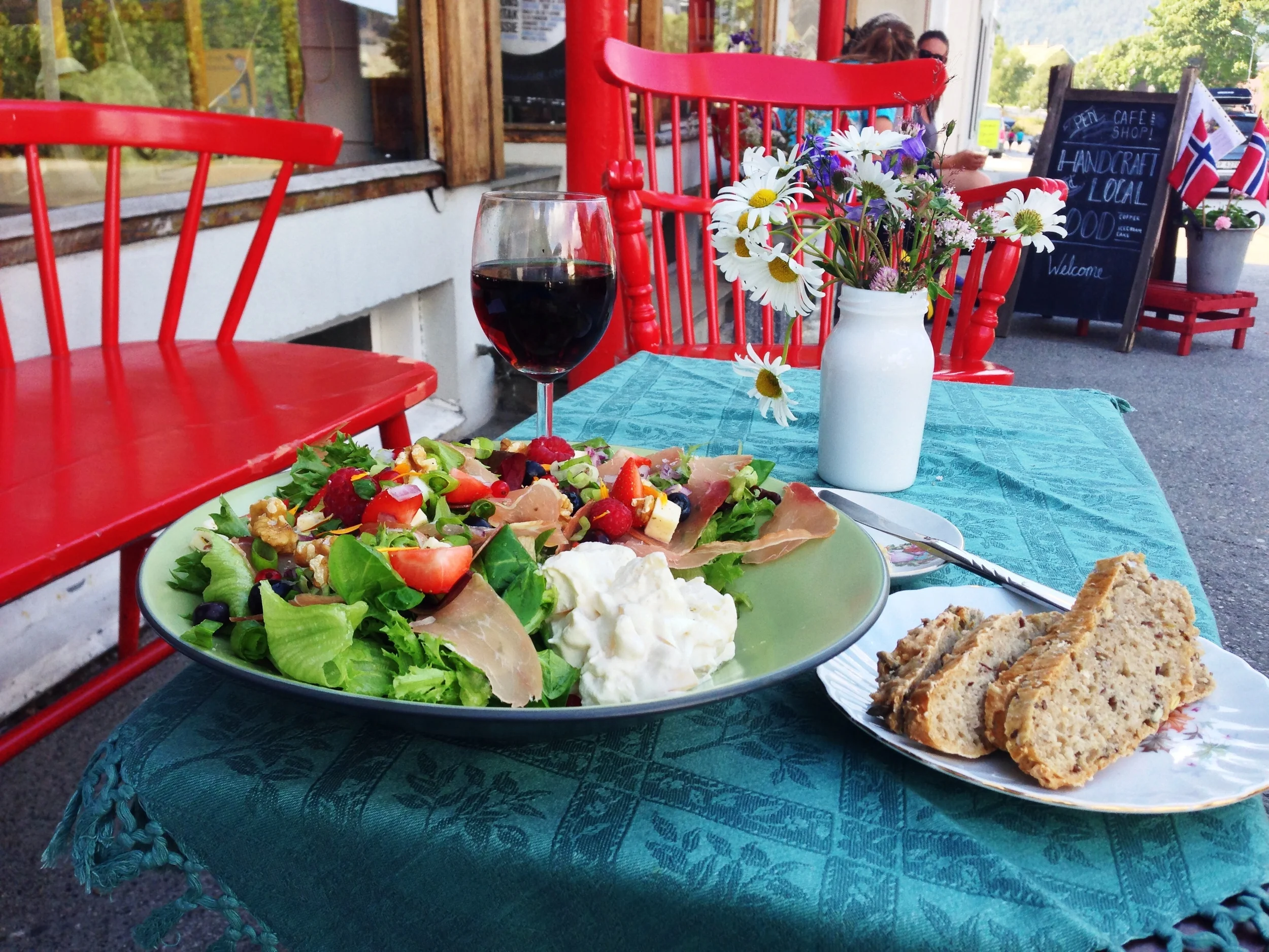 Den gode misunnelsen - på en kafé