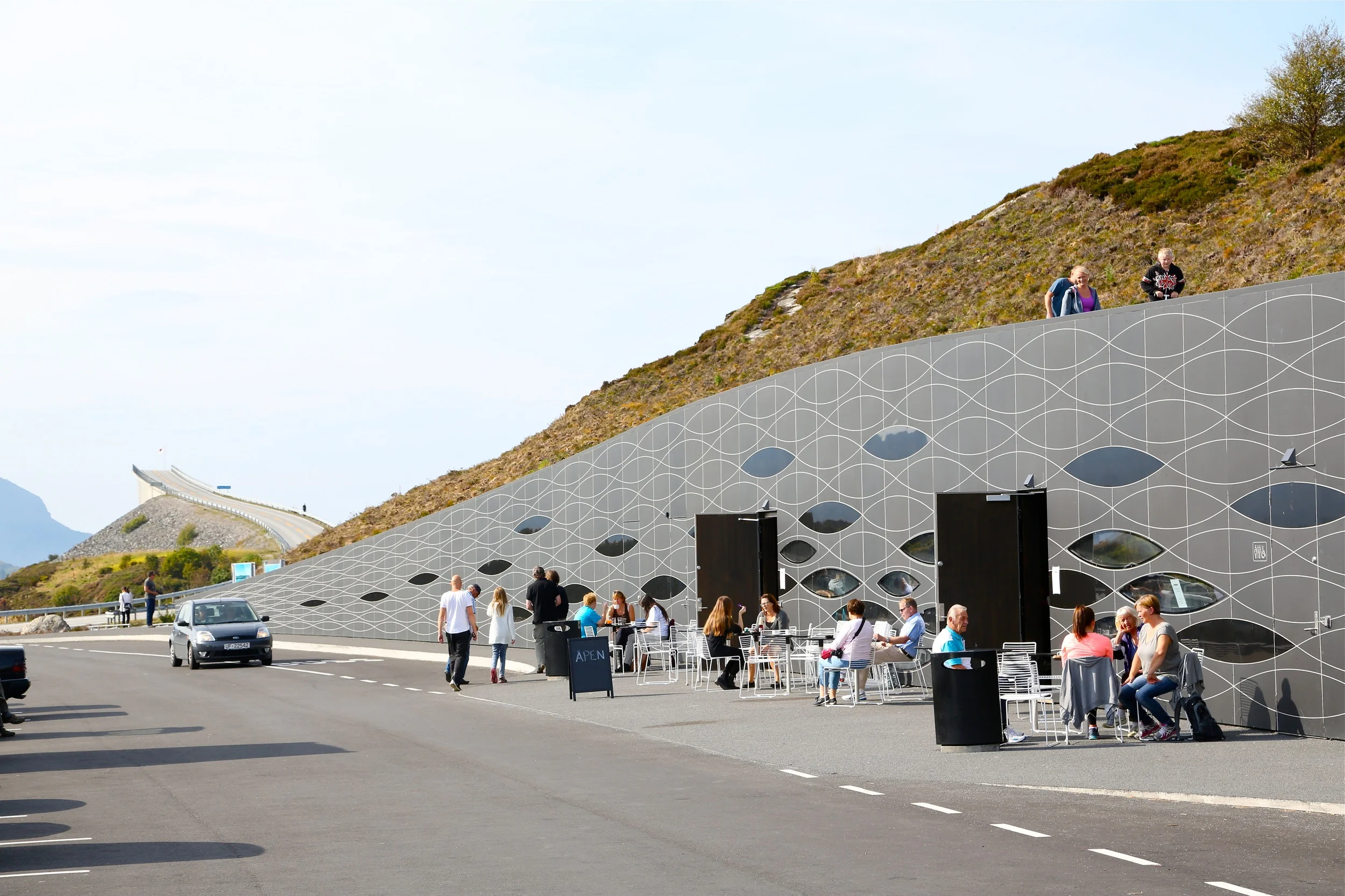 Blå regjering lager blåmandag for reiselivet