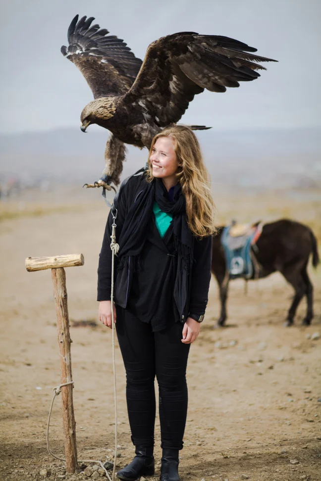 Jenter som reiser en reise de aldri glemmer
