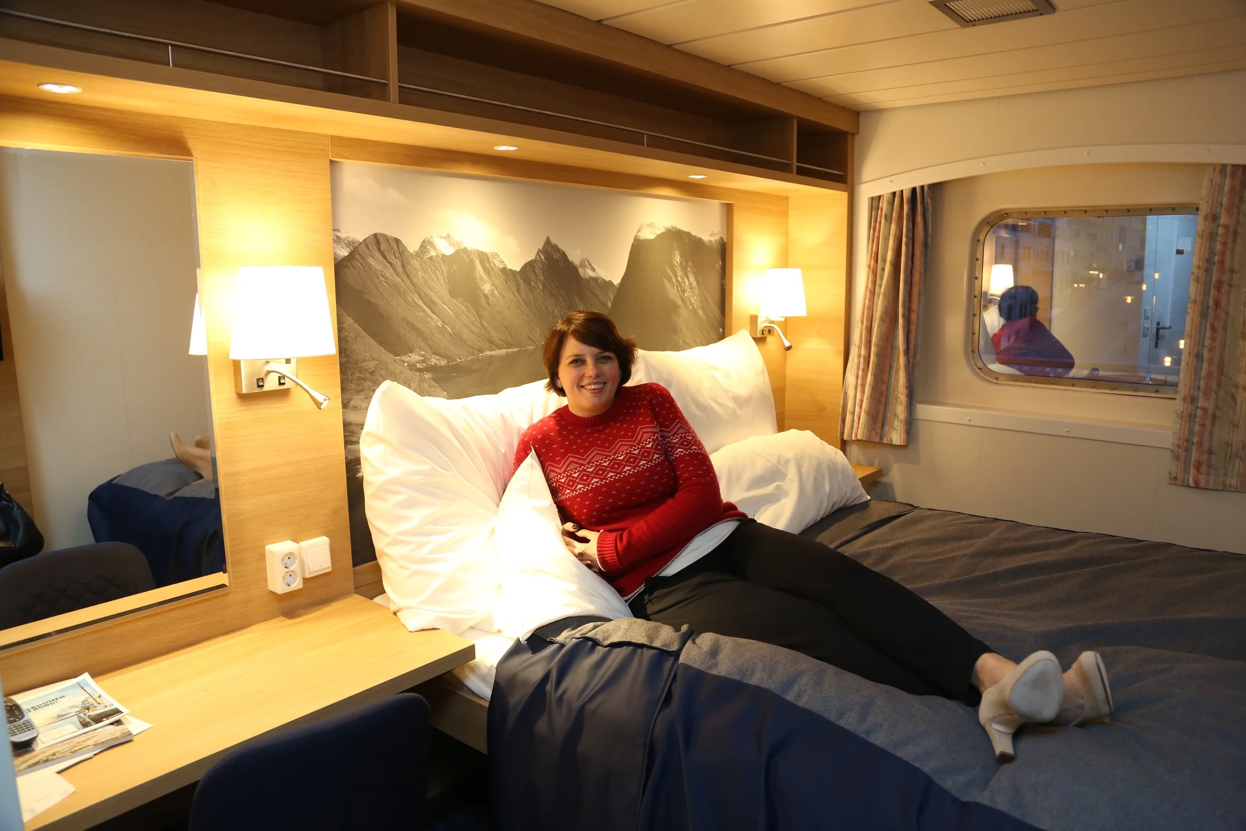 Anne Marit Bjørneflaten om bord i MS Kong Haralds nye lugarer. Foto: Odd Roar Lange