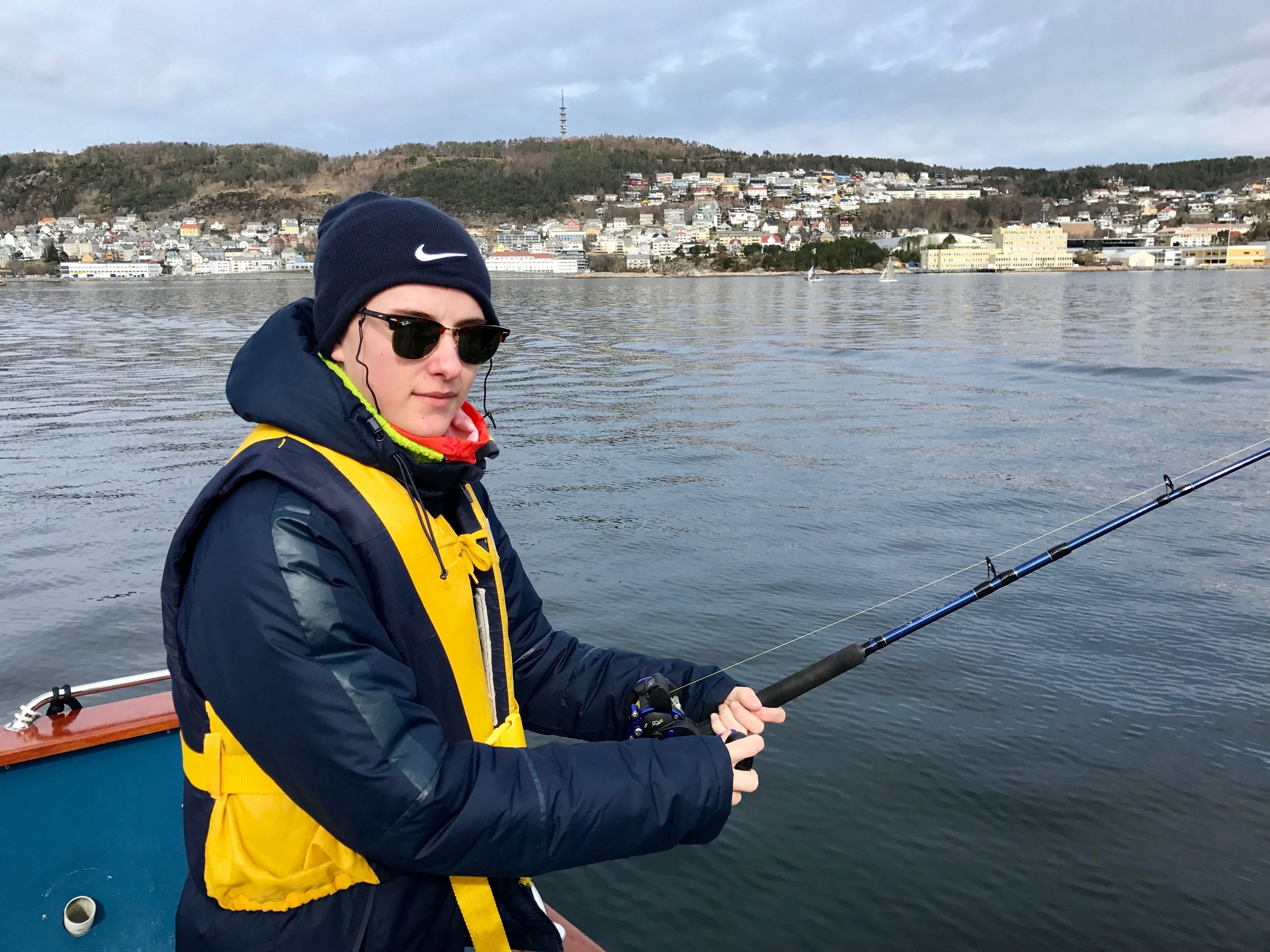 Ta turen ut på Borgundfjorden for å prøve fiskelykken. Foto: Odd Roar Lange