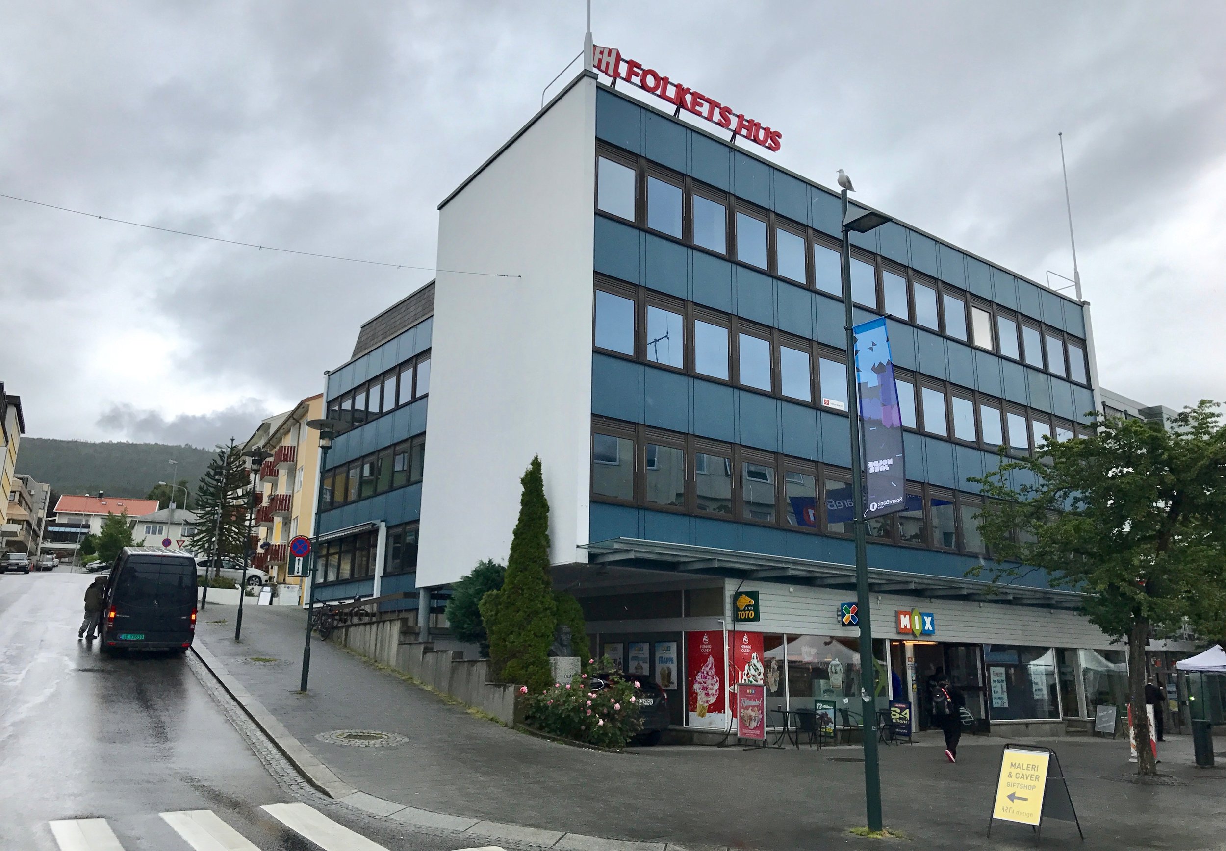 Storsalen på Folkets Hus i Molde lå i øverste etasje. Den endte i en sang. Foto: Odd R. Lange
