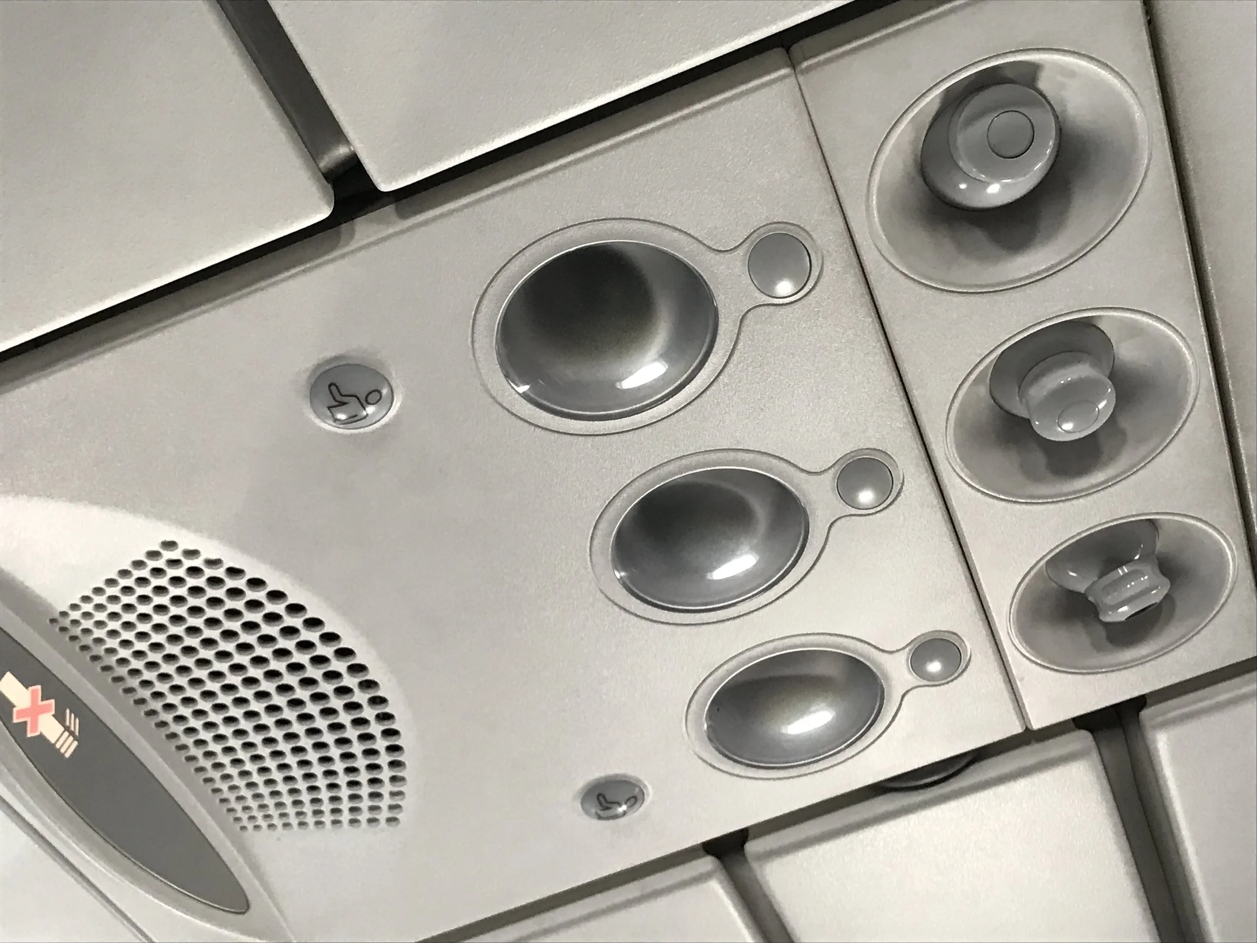 Derfor skal du aldri stenge denne når du er i flyet