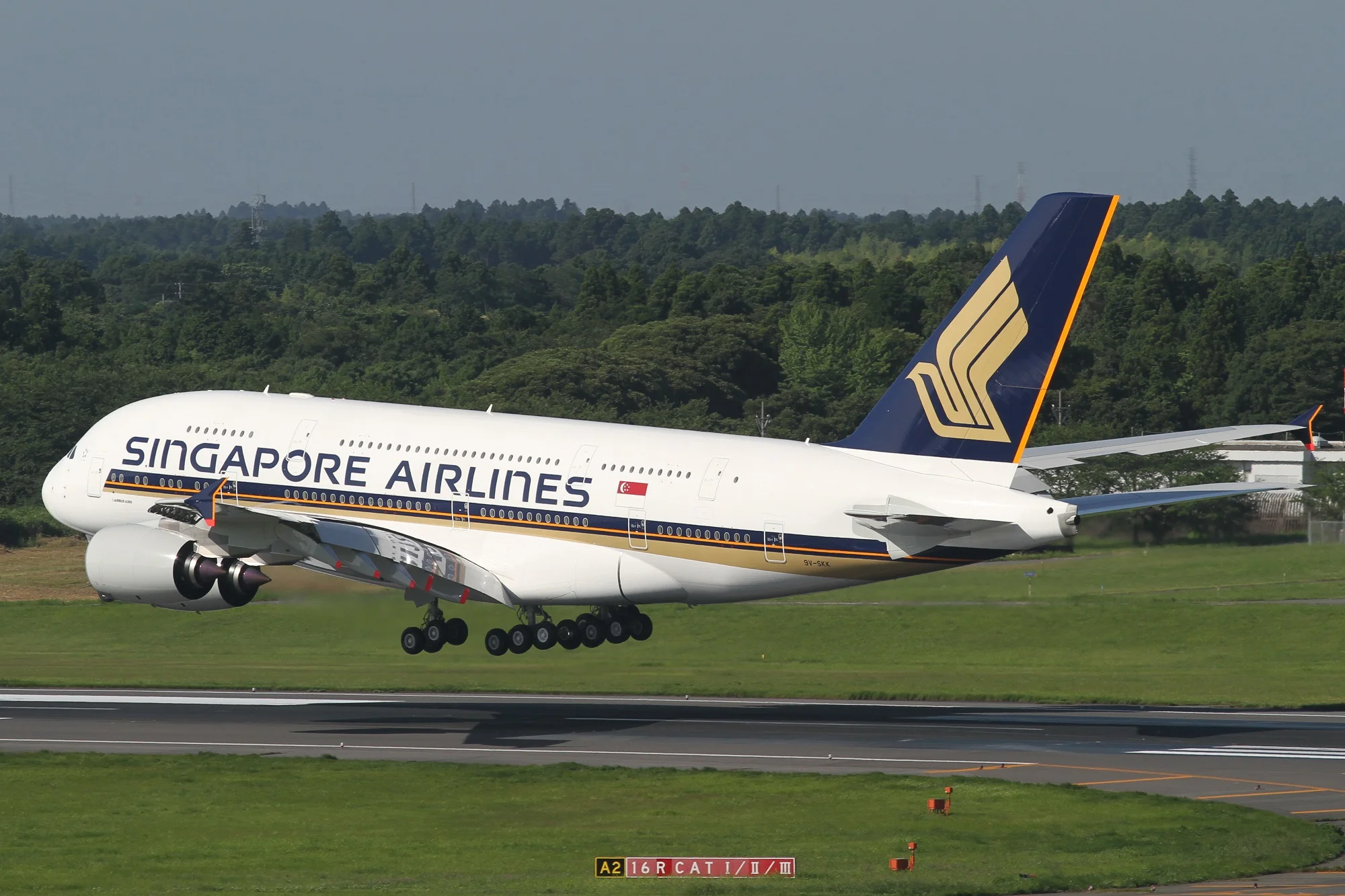 Singapore Airlines A380 - 2.jpg