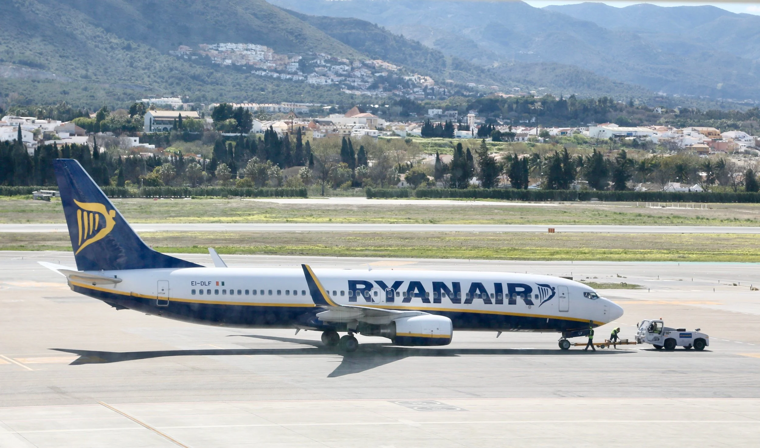 Passasjeren var lei av å vente - klatret ut på vingen