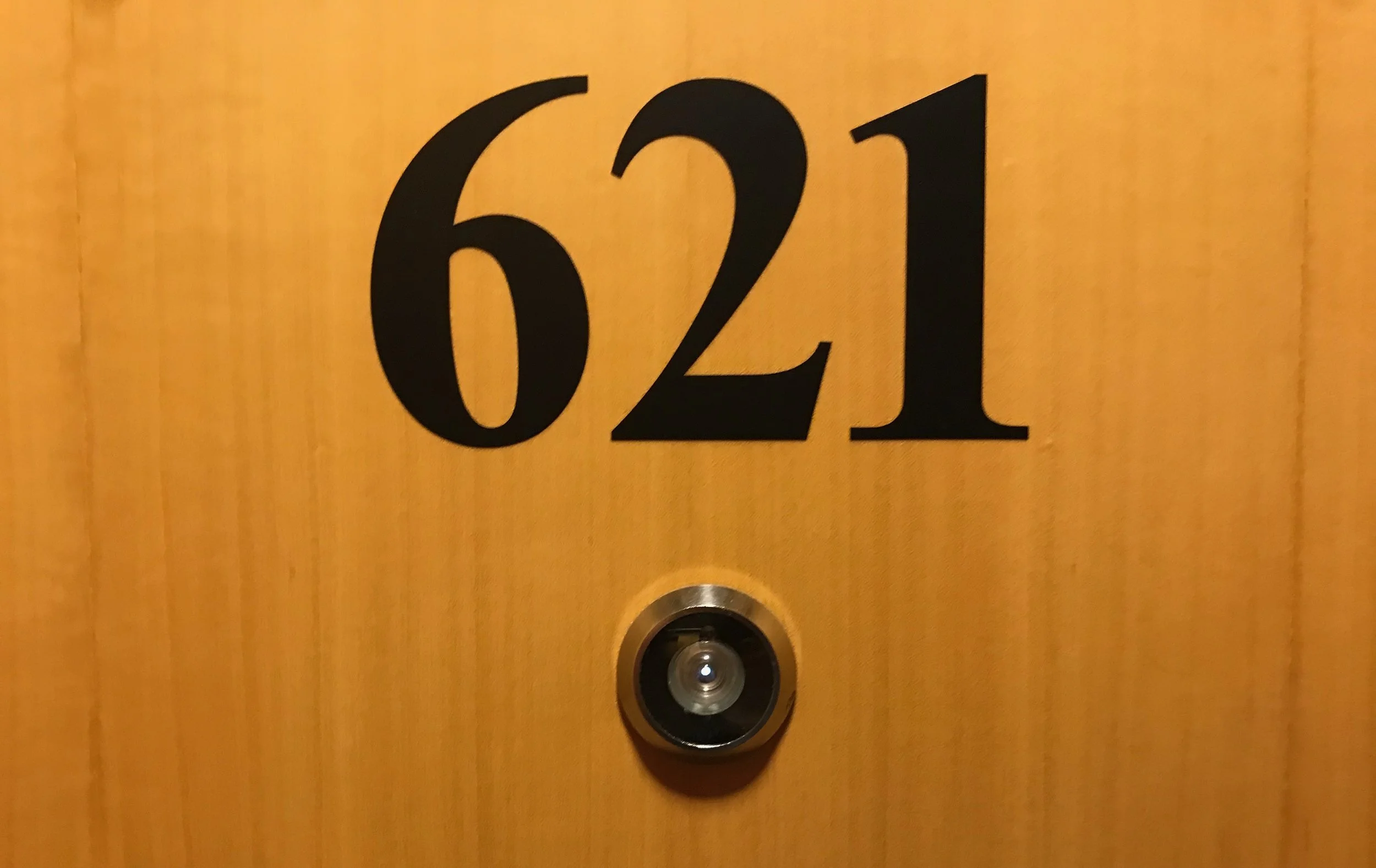 Hvorfor har de denne bakteriebomben på hotellet?