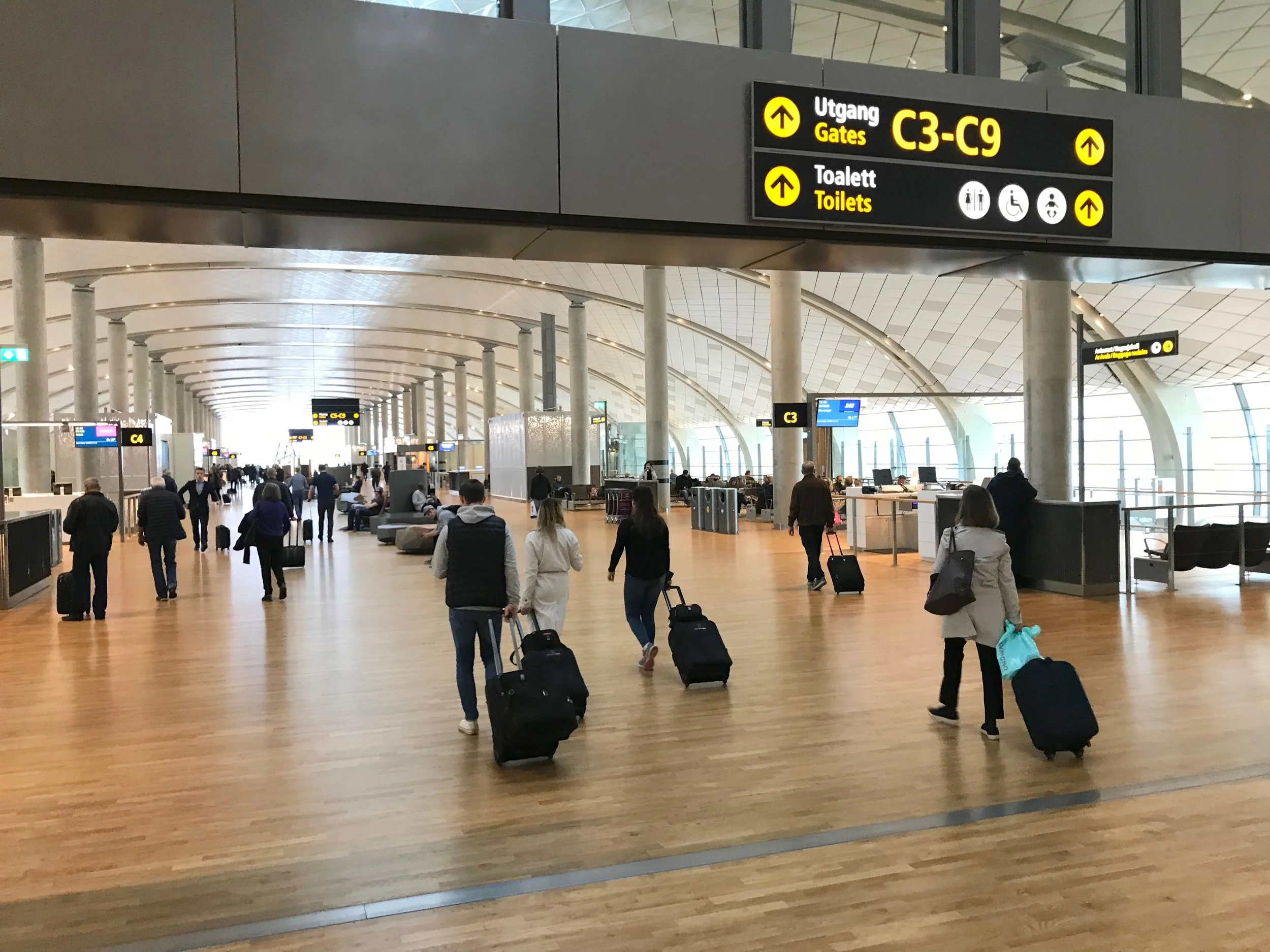 Nå kan du ta med drikkevarer i håndbagasjen - ved disse flyplassene