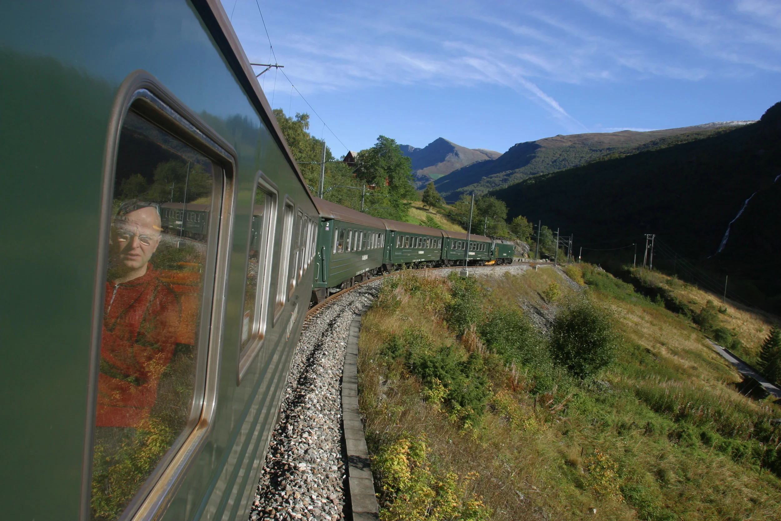 Bruk feriedager i Norge neste sommer. Og gjerne litt utenfor allfarveg, som her: Flåmsbana. Foto: Odd Roar Lange