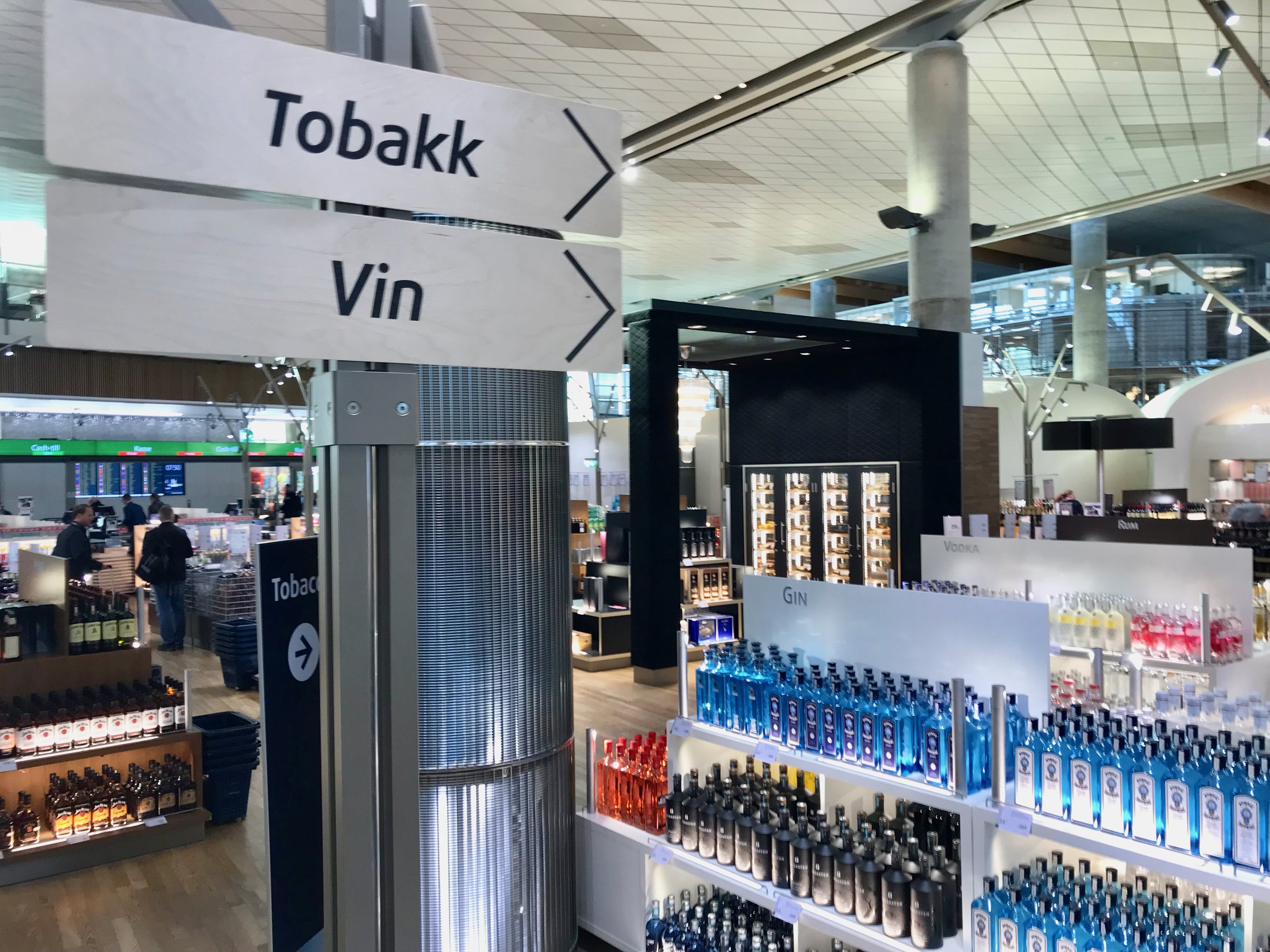 Lettere å bære etter taxfree-shoppingen. I alle fall hvis du bor i Avinors testområde. Foto: Odd Roar Lange