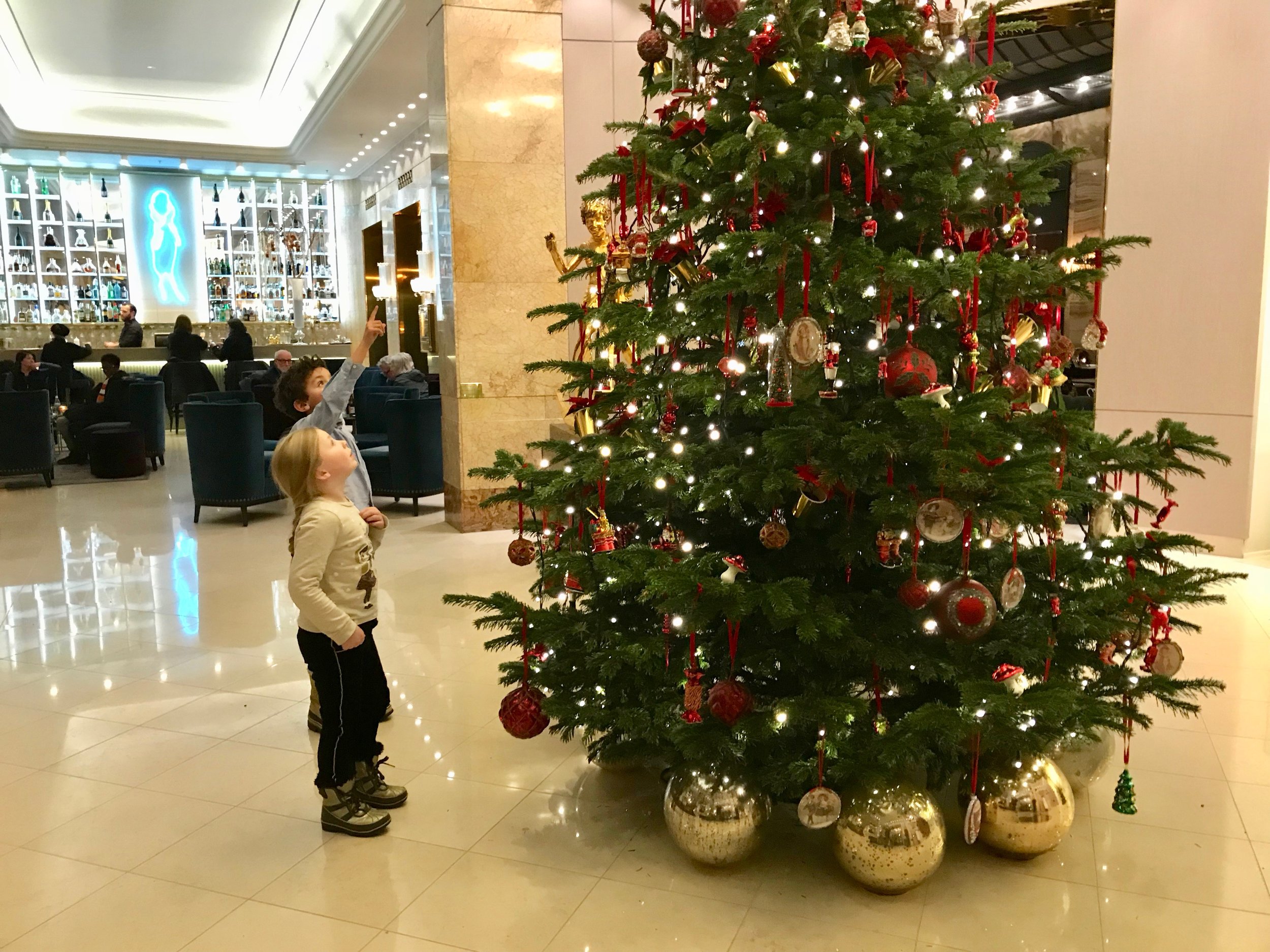 Glede på hotellet. Det er snart jul. Foto: Odd Roar Lange