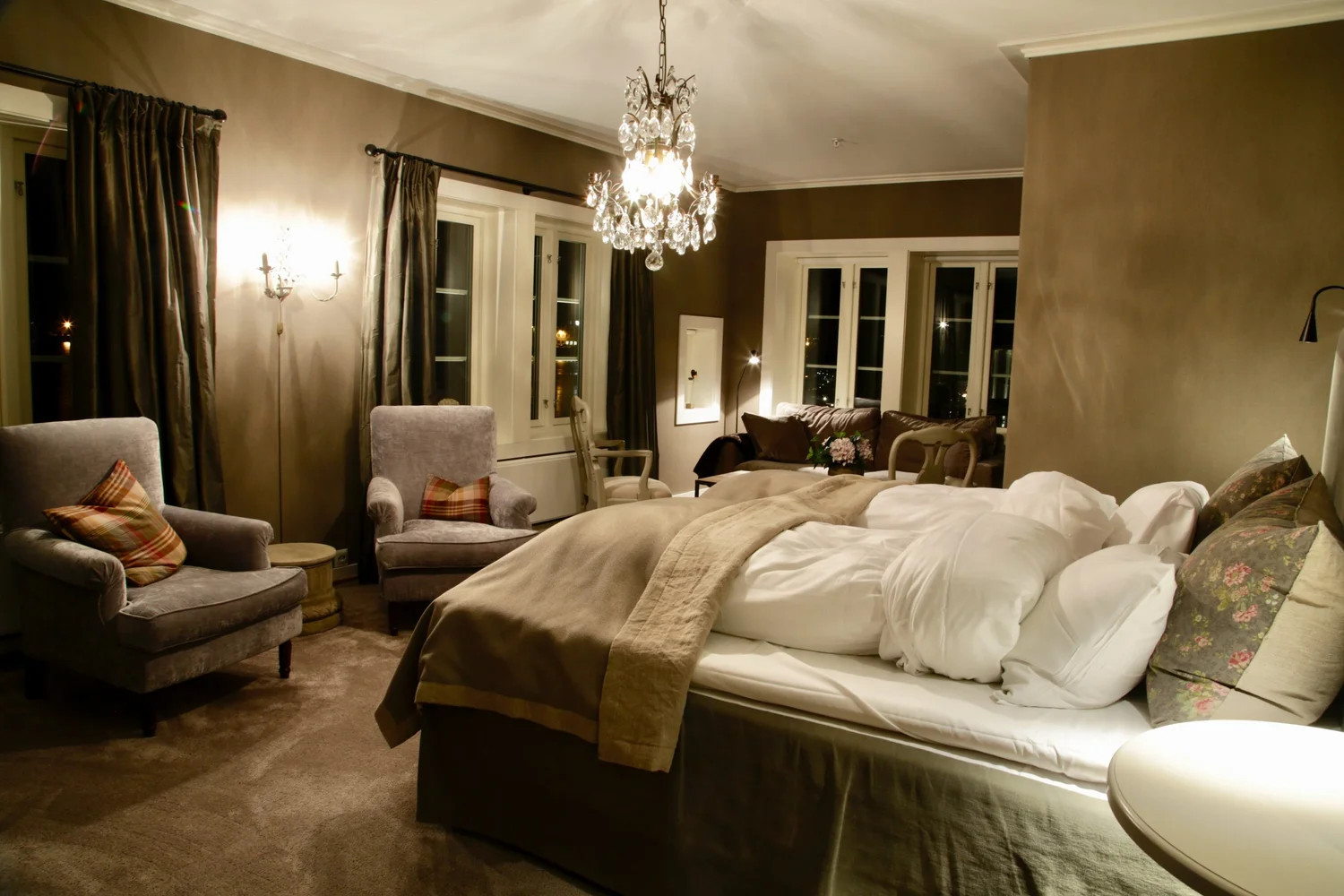 Episode 4 - Kunsten å bo på hotell