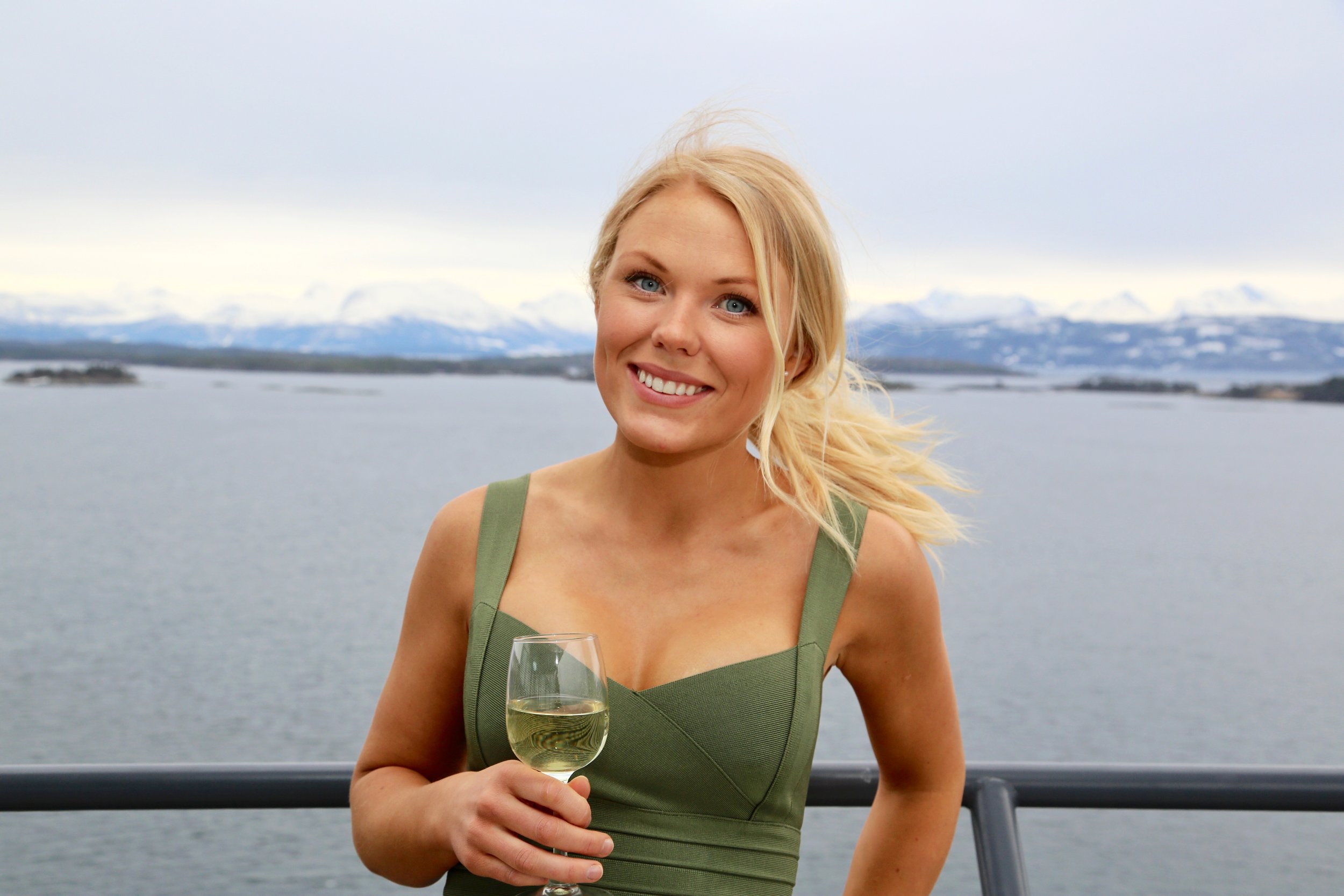 Er Vinmonopolet virkelig åpent på påskeaften?