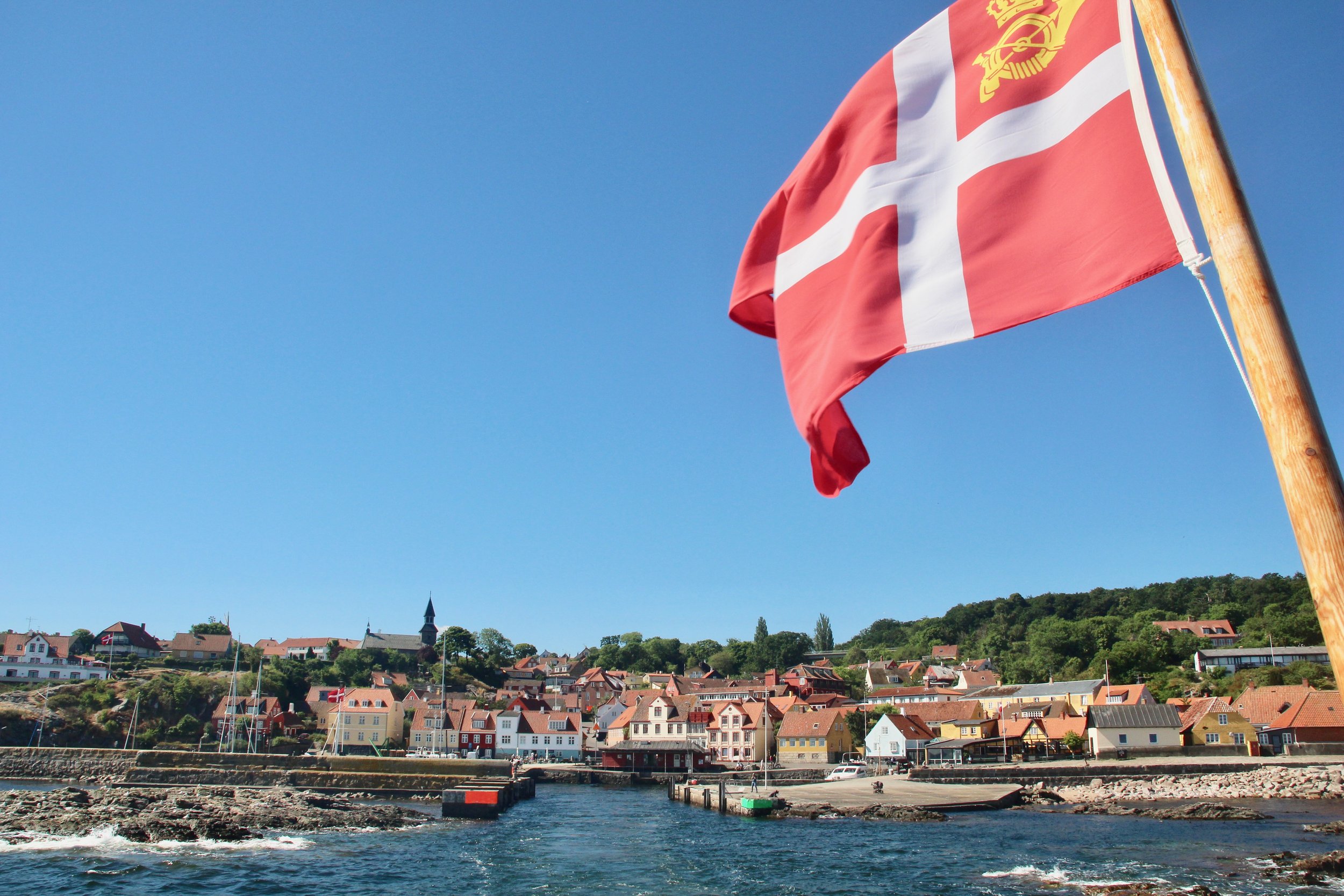 Flagget til topps. Bornholm og Gudhjem venter på deg. Alle bilder: Odd Roar Lange