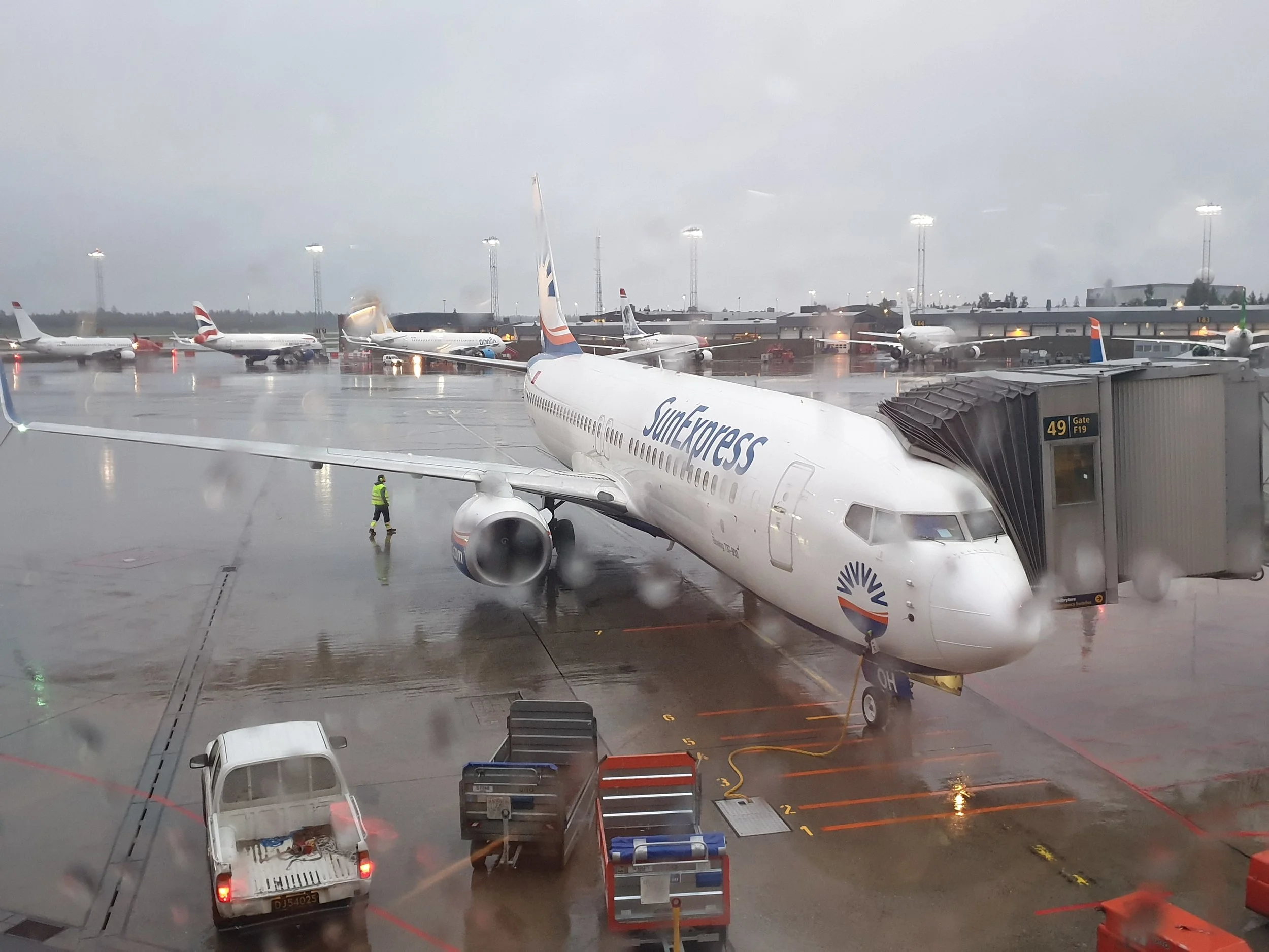 Fra regnvær i Oslo til sol i Tyrkia. Foto: Avinor