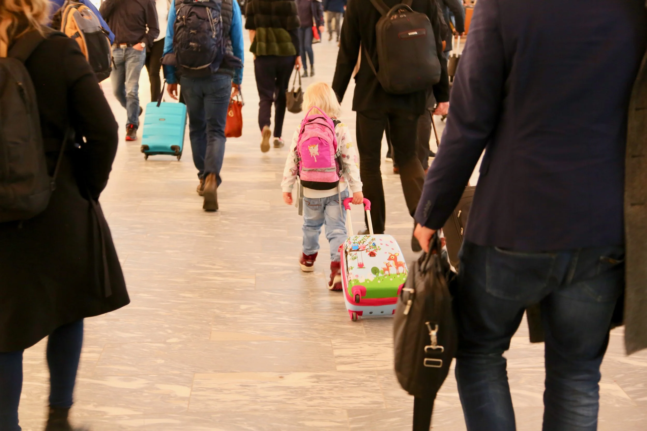 10 tips for dere som skal fly sammen med barna i sommer