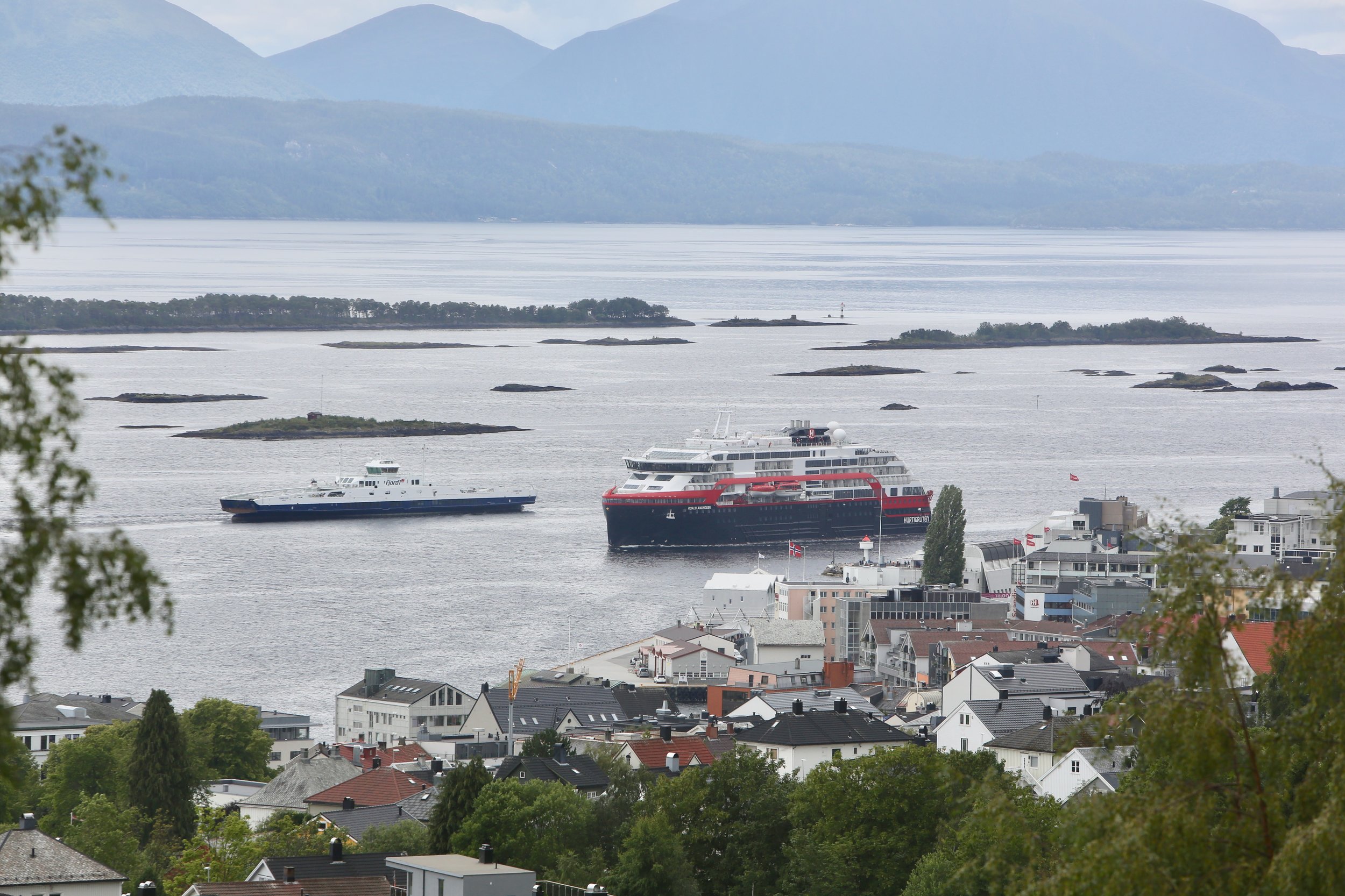 MS Roald Amundsen startet med cruise langs Norskekysten. Foto: Odd Roar Lange