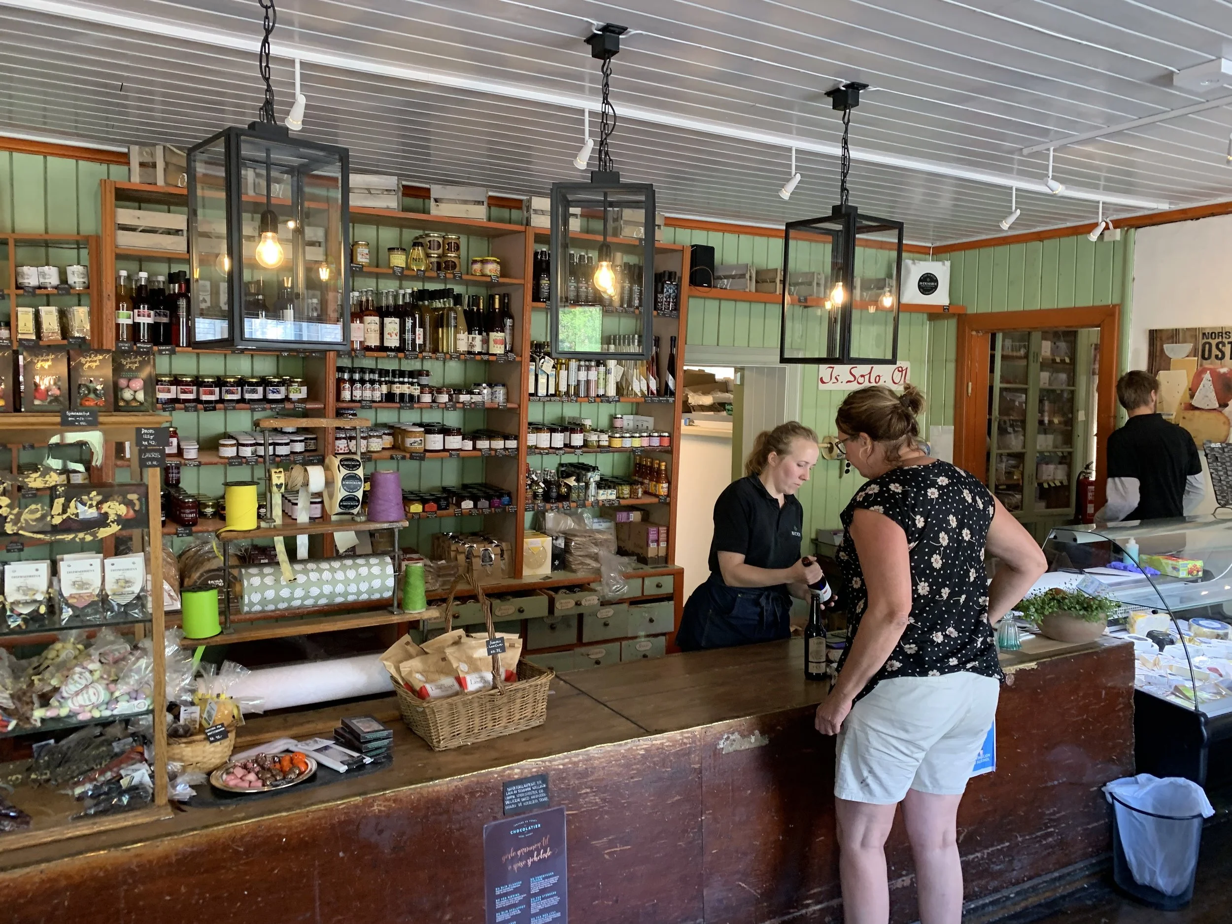 Hun bygde sin egen kjempeost - og skapte en kafésuksess