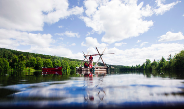 T ømmerflåte på Klarälven i Värmland. Foto Øyving Lund.