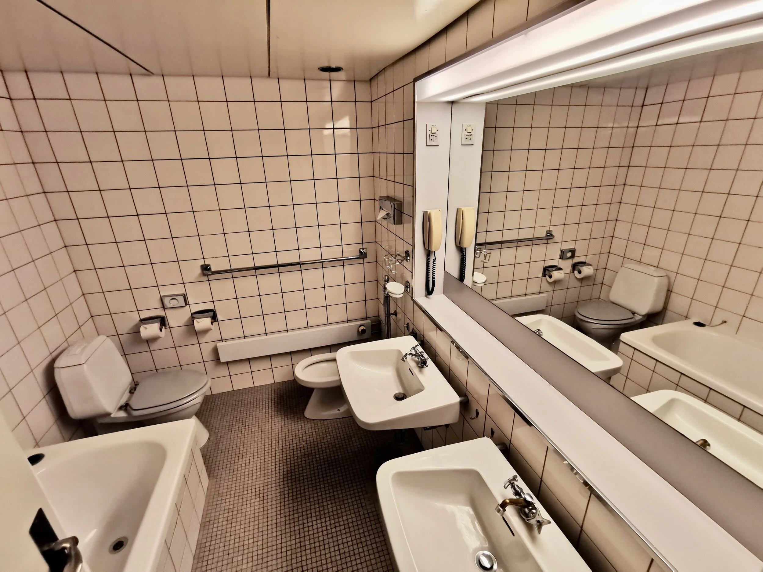 Legg merke til de små detaljene i det gamle badet på rom 606. Foto: Odd Roar Lange