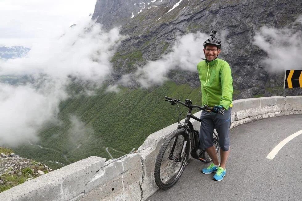 Jeg lånte sykkel fra Aak hotel i Åndalsnes og syklet Trollstigen opp. Foto: Jan Sverre Sivertsen