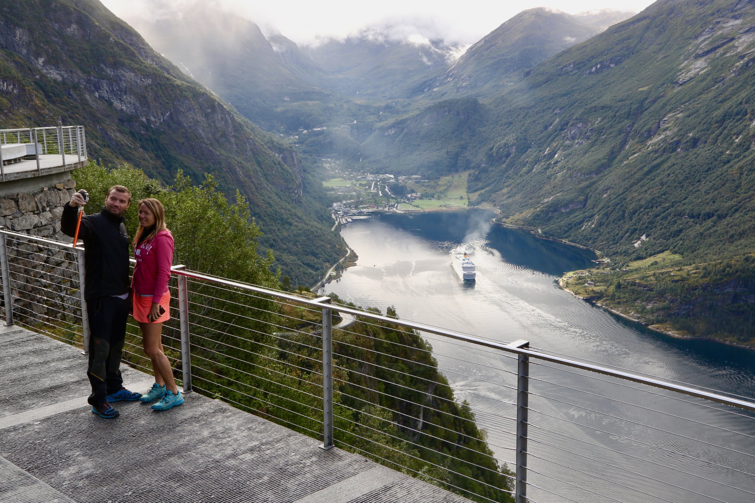Hvor mye skal turistene tåle, spør ordfører Arne Sandnes i Møre og Romsdalkommunen Norddal. Foto: Odd Roar Lange