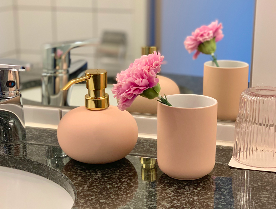 Rosa detaljer skal prege hotellrommene hos Radisson Blu.