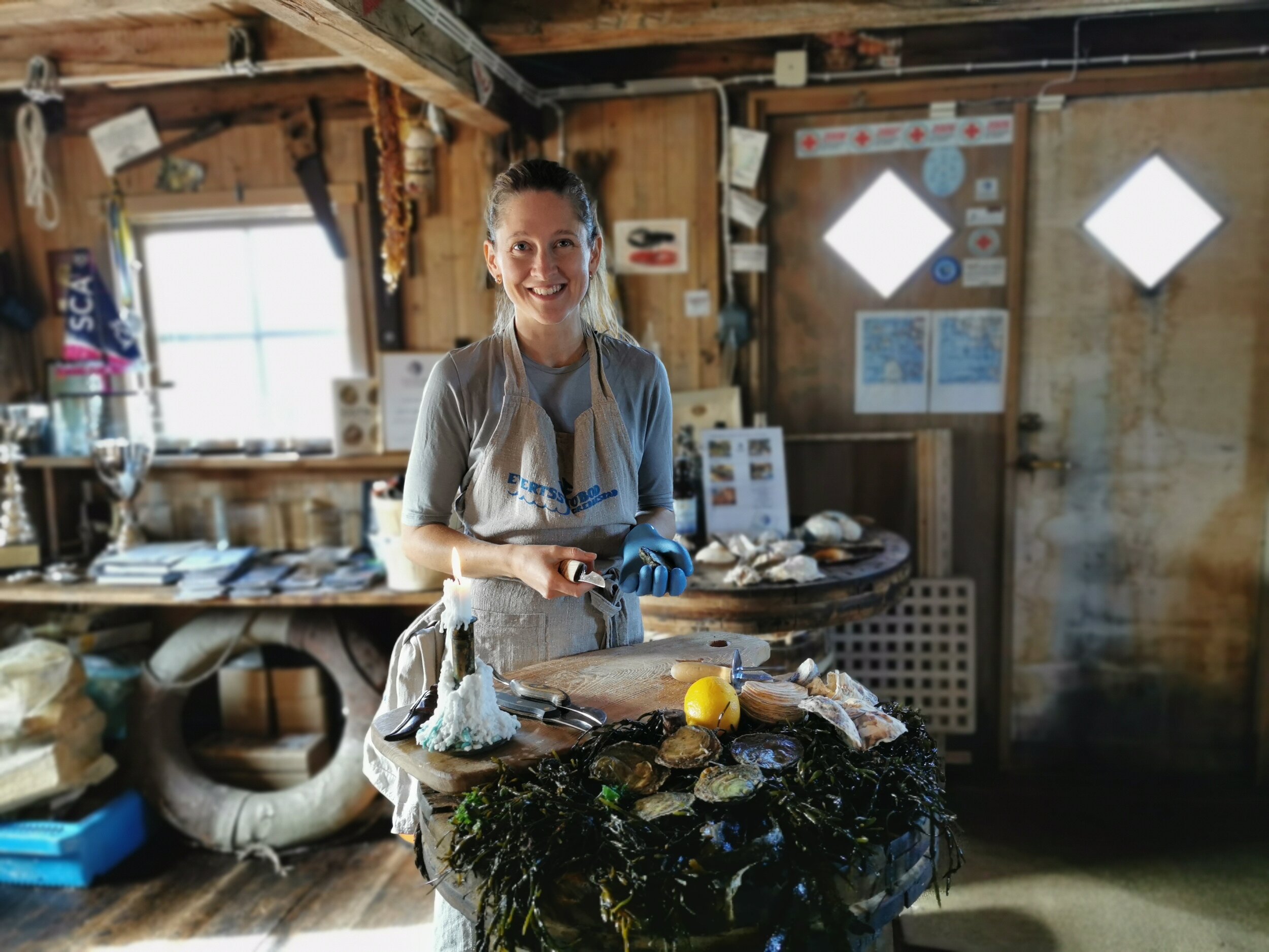 Hummer og østers. Hanna Karlsson Thorén tar deg med på høstens natur- og gourmeteventyr i Everts Sjøbod. Foto: Odd Roar Lange