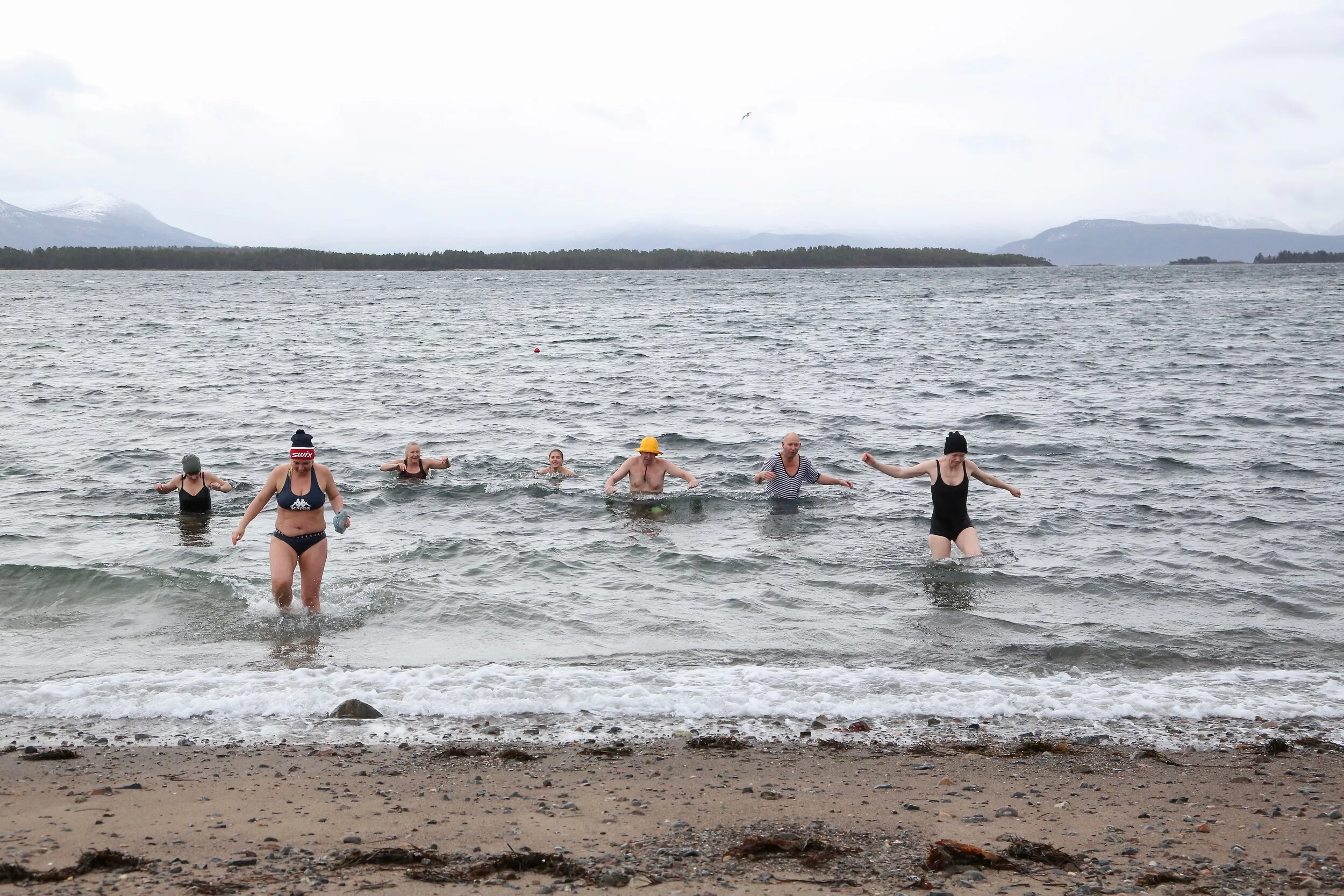 Hopp i havet - for et herlig (og kort) nyttårsbad