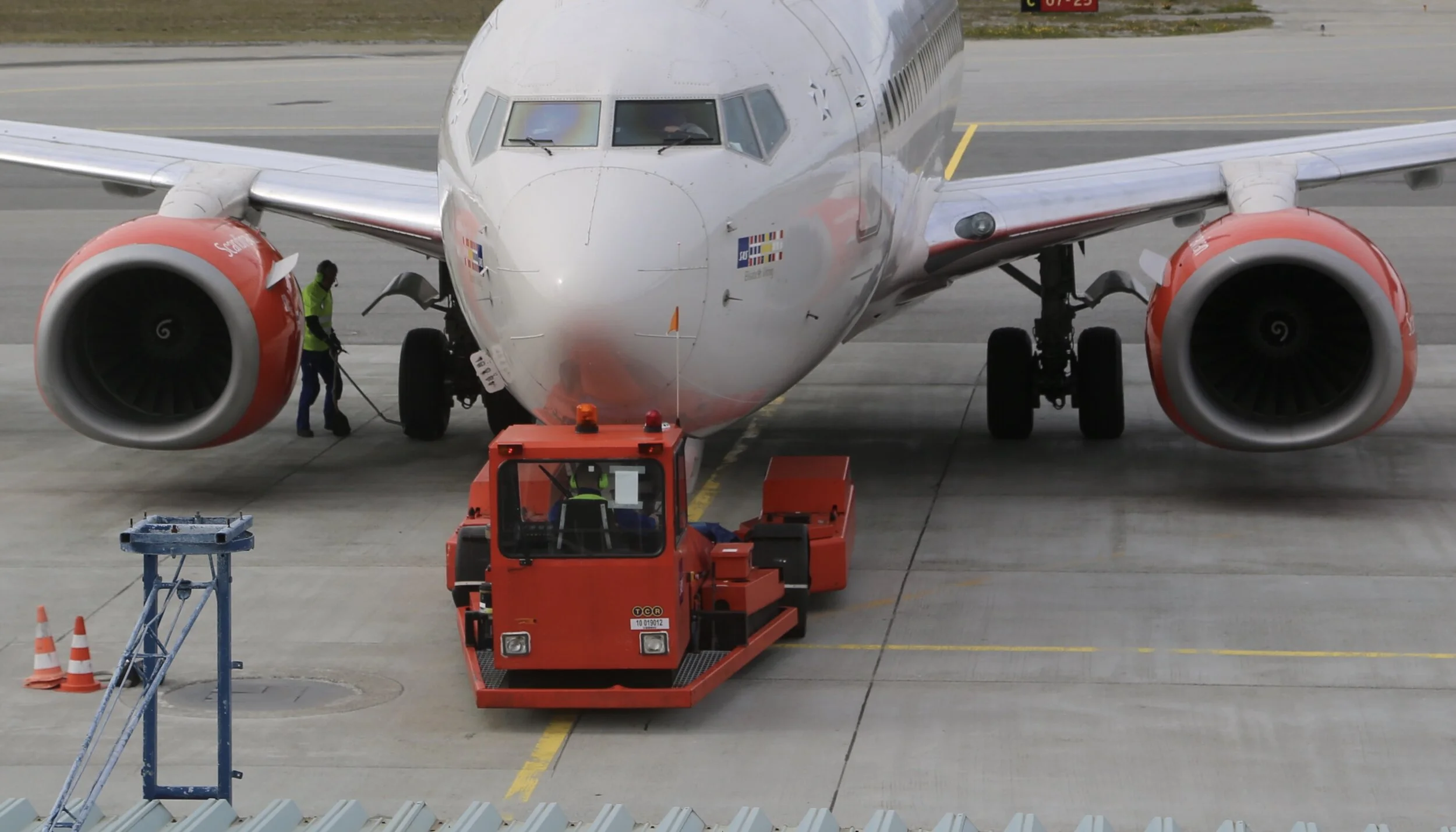 Av alle dumme ting å gjøre på flyreisen - så er dette kanskje toppen