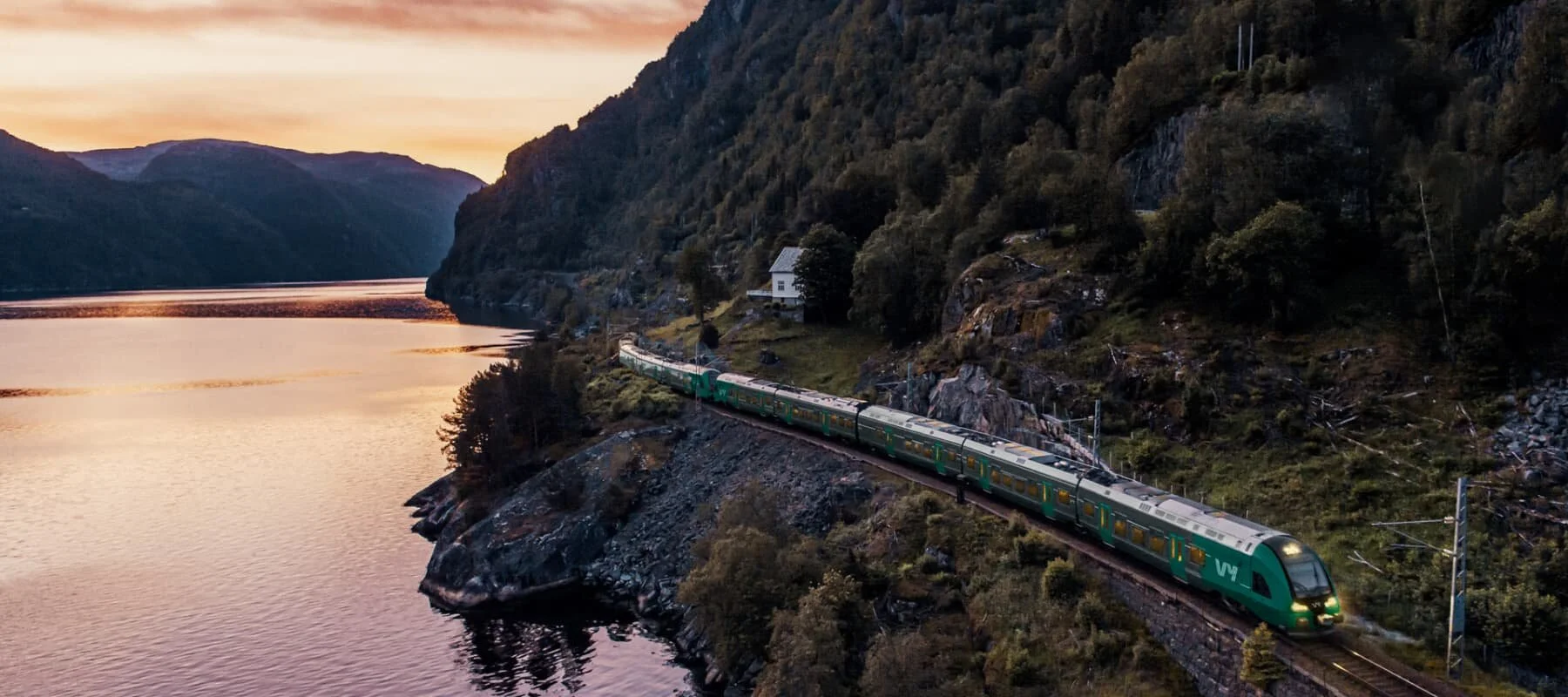 Etter to måneders drift skifter Vy Fjord1 Reiseliv navn 