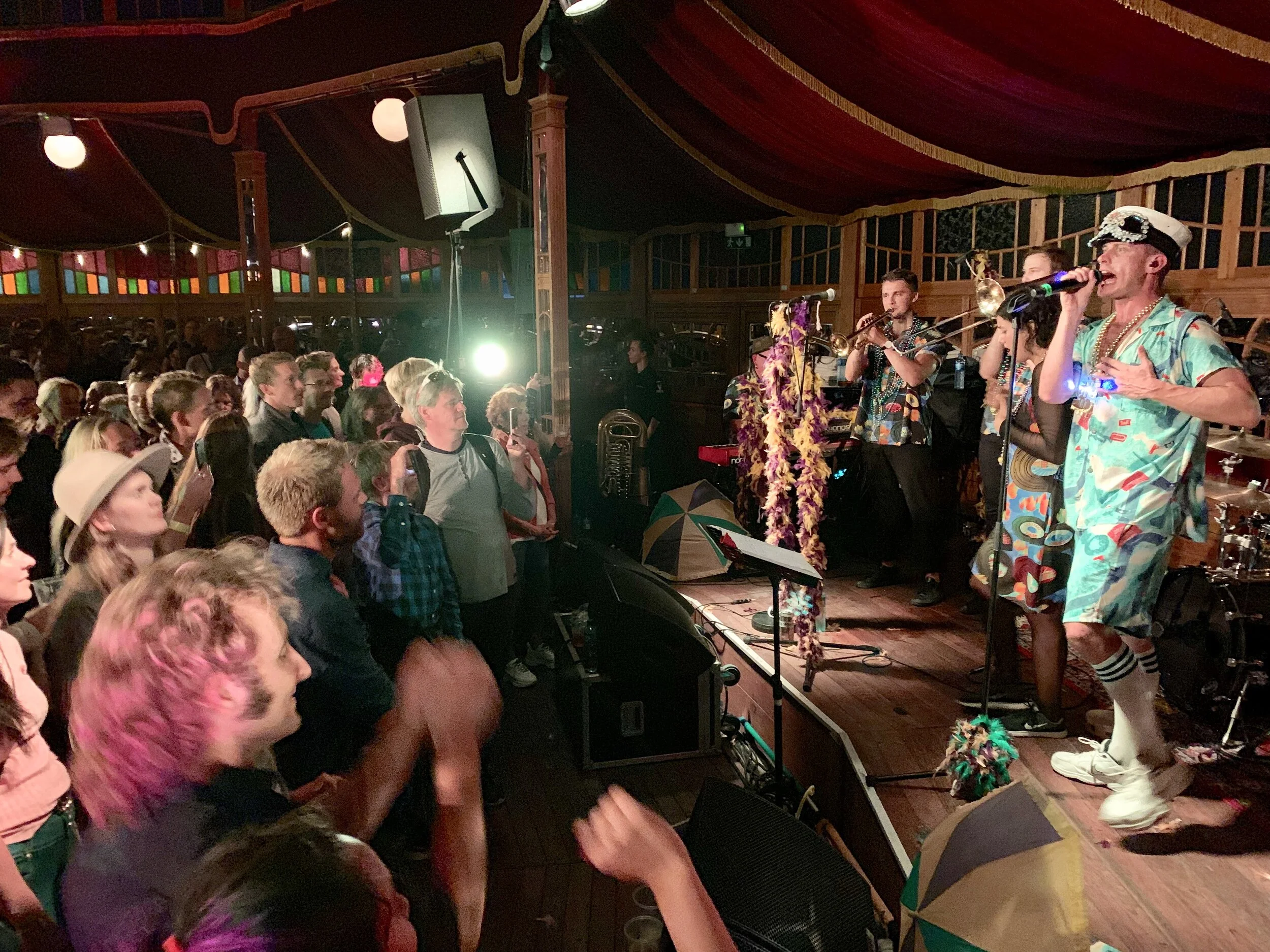 Bli med på fest i helga - slik gjør du det