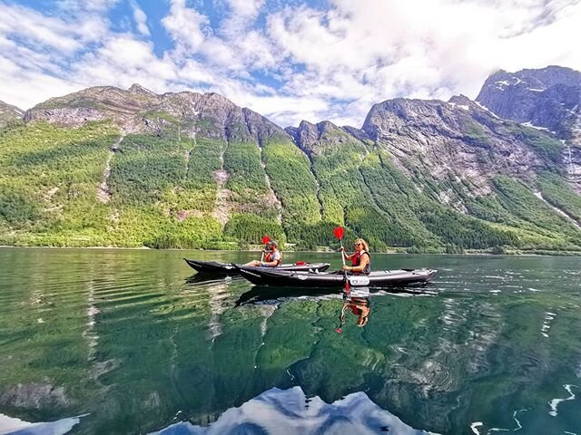 When going to Norangsfjorden in Norway - you can go kayaking on the ocean who looks like a mirror #thetravelinspector #ilovethesea #travellersagainstracism #norway #norwegianfjords #fjordnorway #thefjords #toppenavnorge #shotiniphone