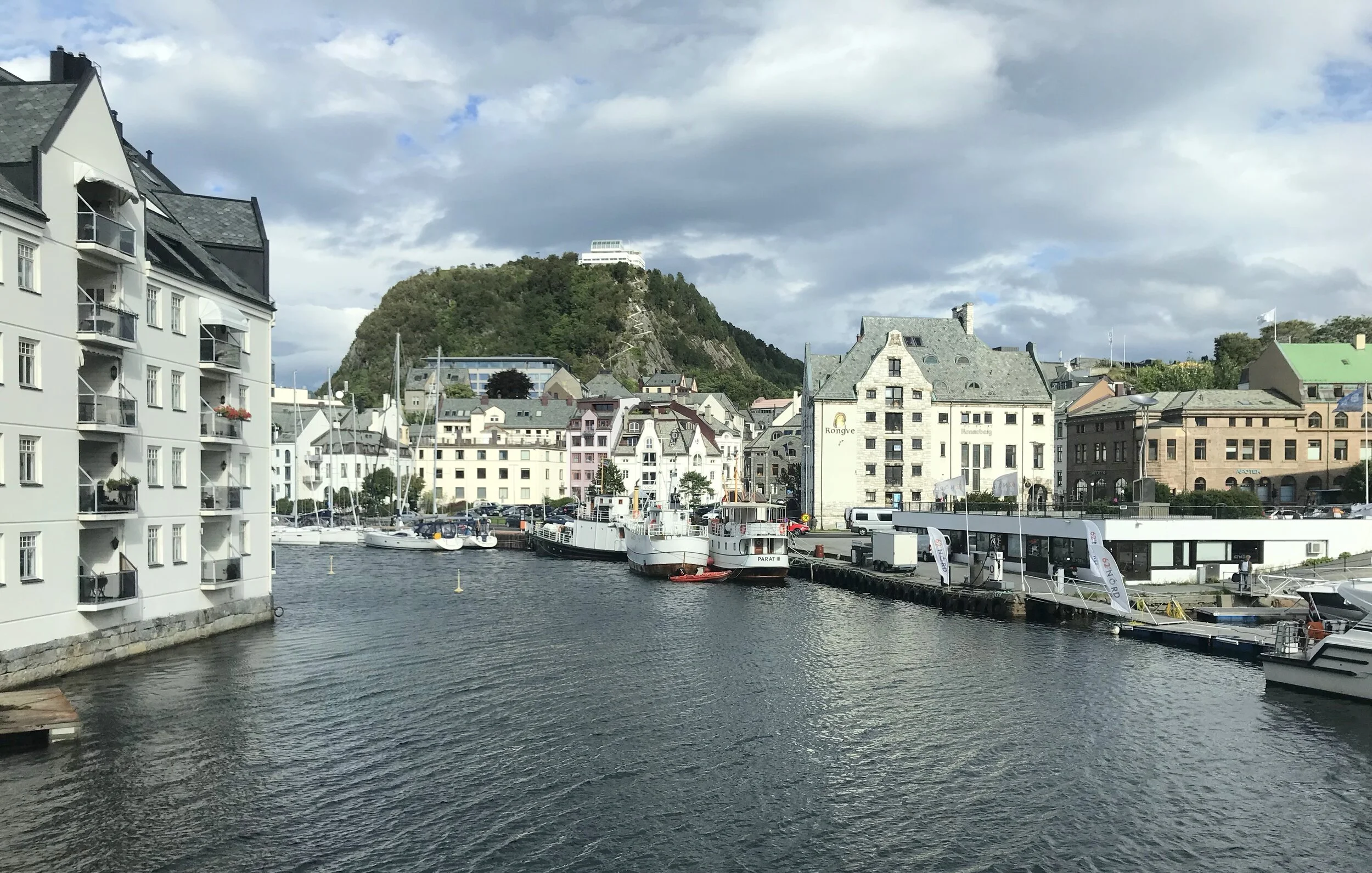 Derfor bør venninneturen gå til Ålesund