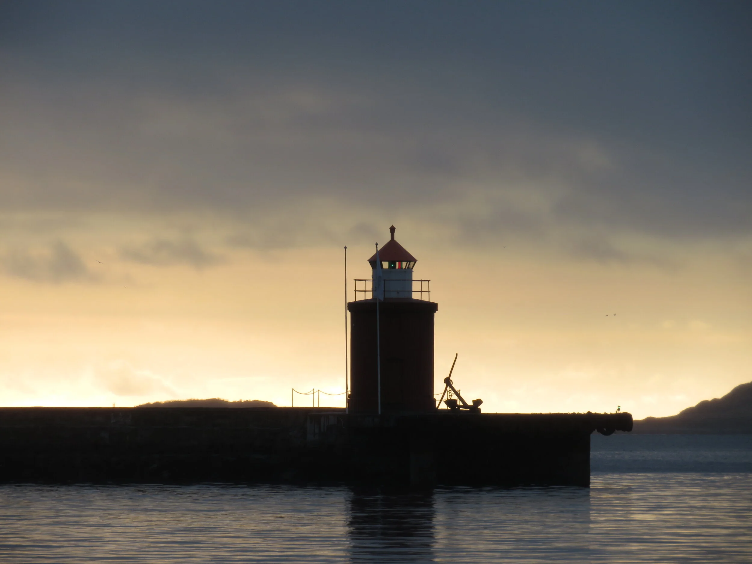 Molja fyr ligger midt i Ålesund sentrum. Her kan dere overnatte, i det som heter rom nr 47 og tilhører Brosundet hotel.                                                                                                           Foto: Odd Roar Lange
