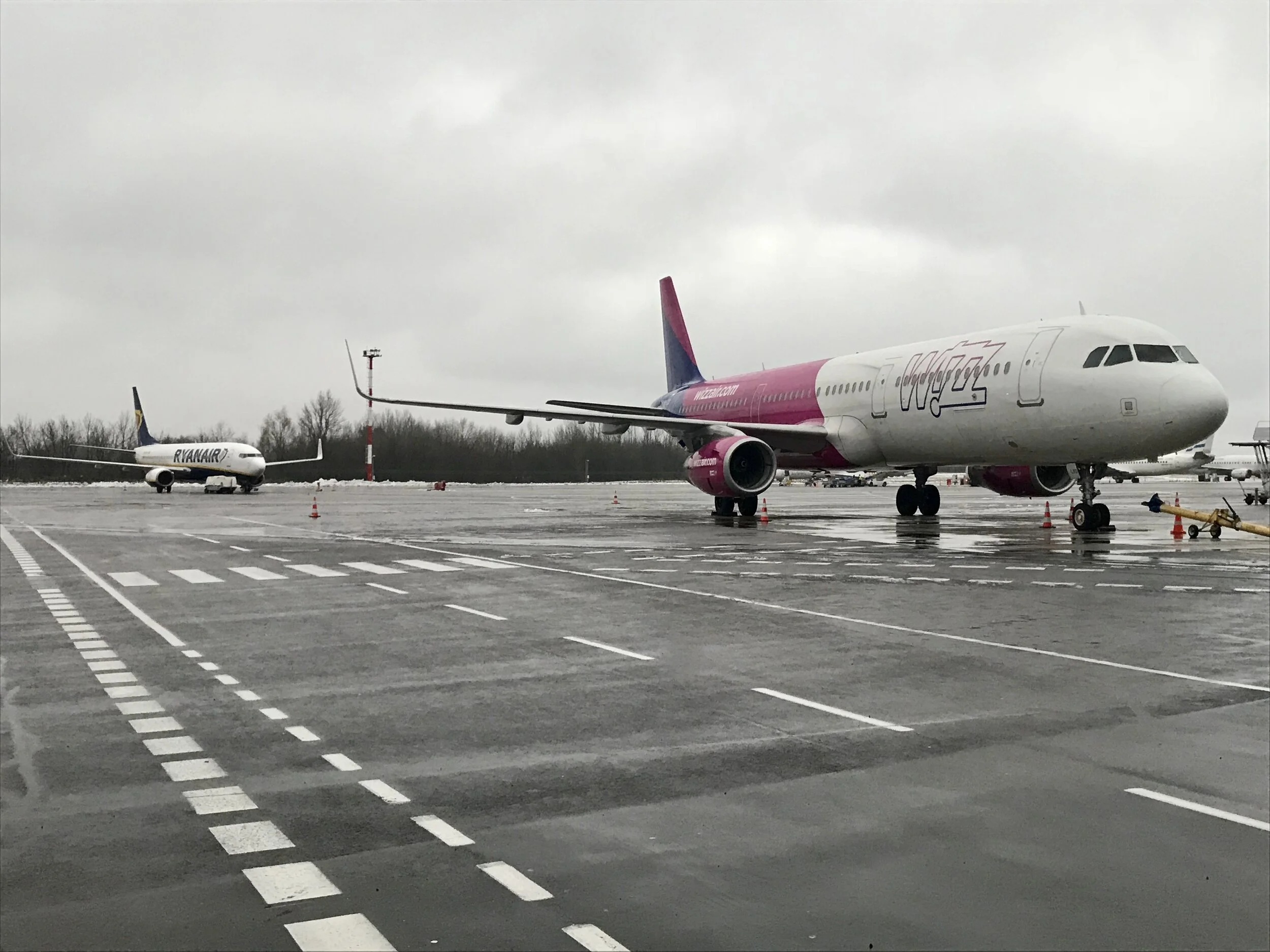 Hvor smart er det å juble over de Wizz Air-flyrutene i Norge?