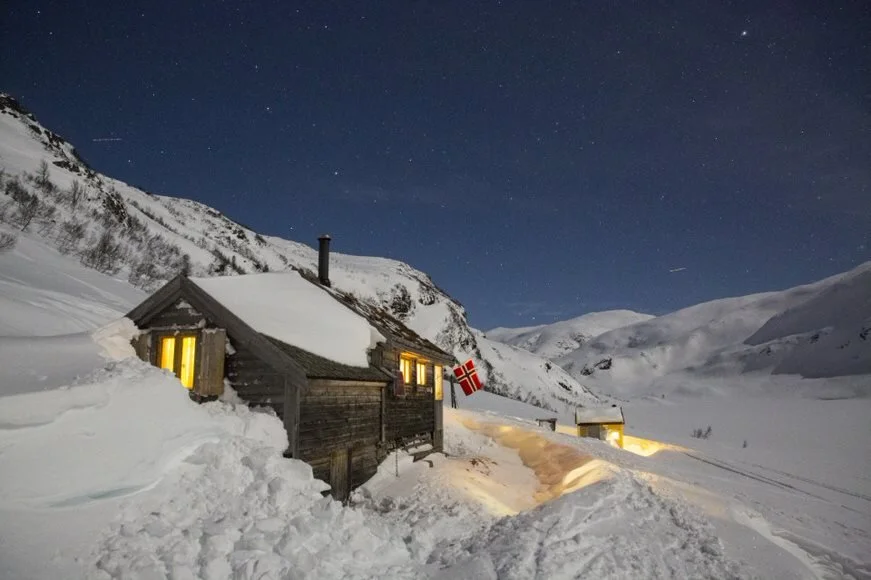 Slik får du en egen turistforeningshytte i vinterferien