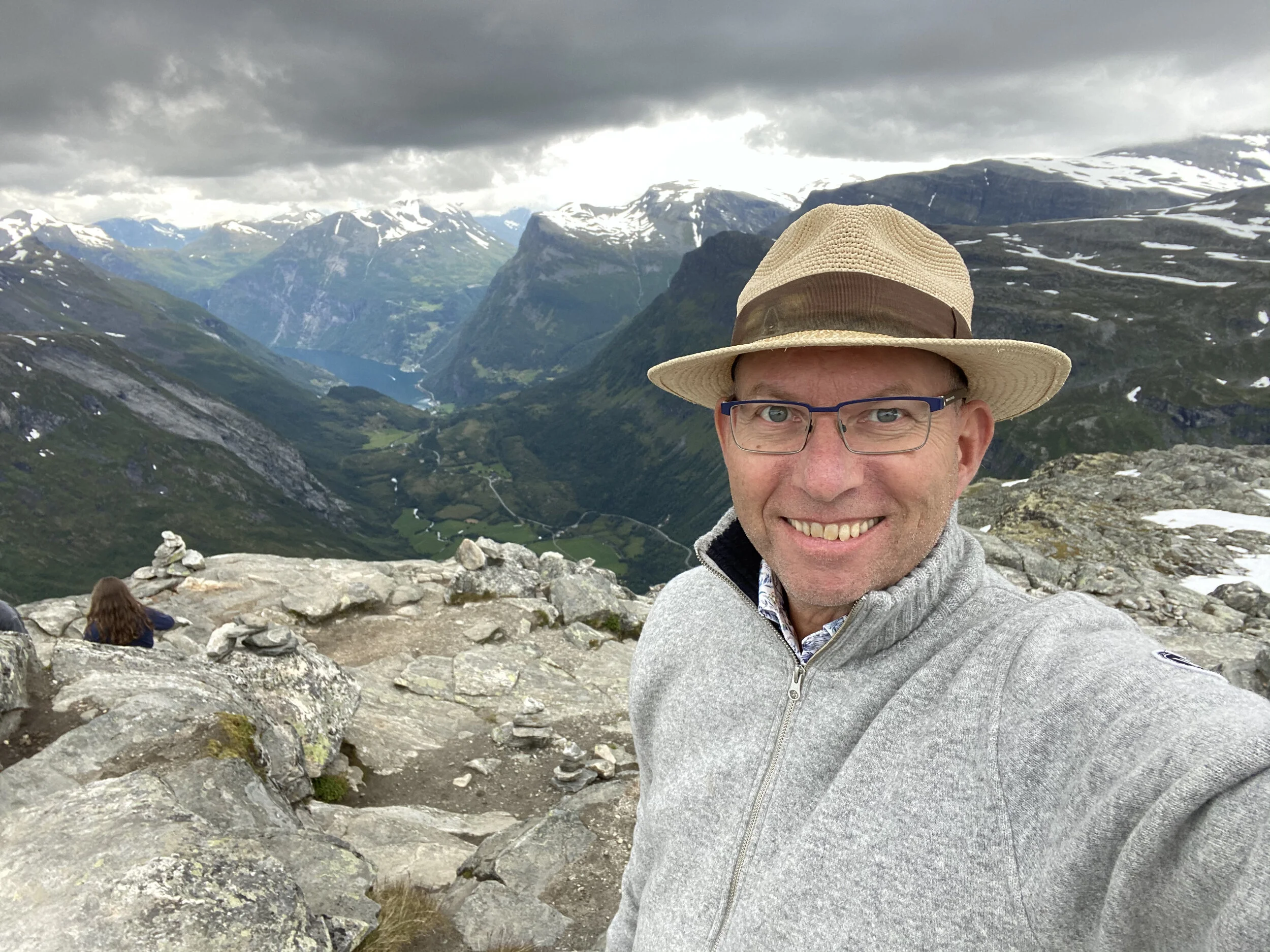 Jeg er Odd Roar Lange - The Travel Inspector.      Bli med på den store spøkelsesspleisen- og jakten.