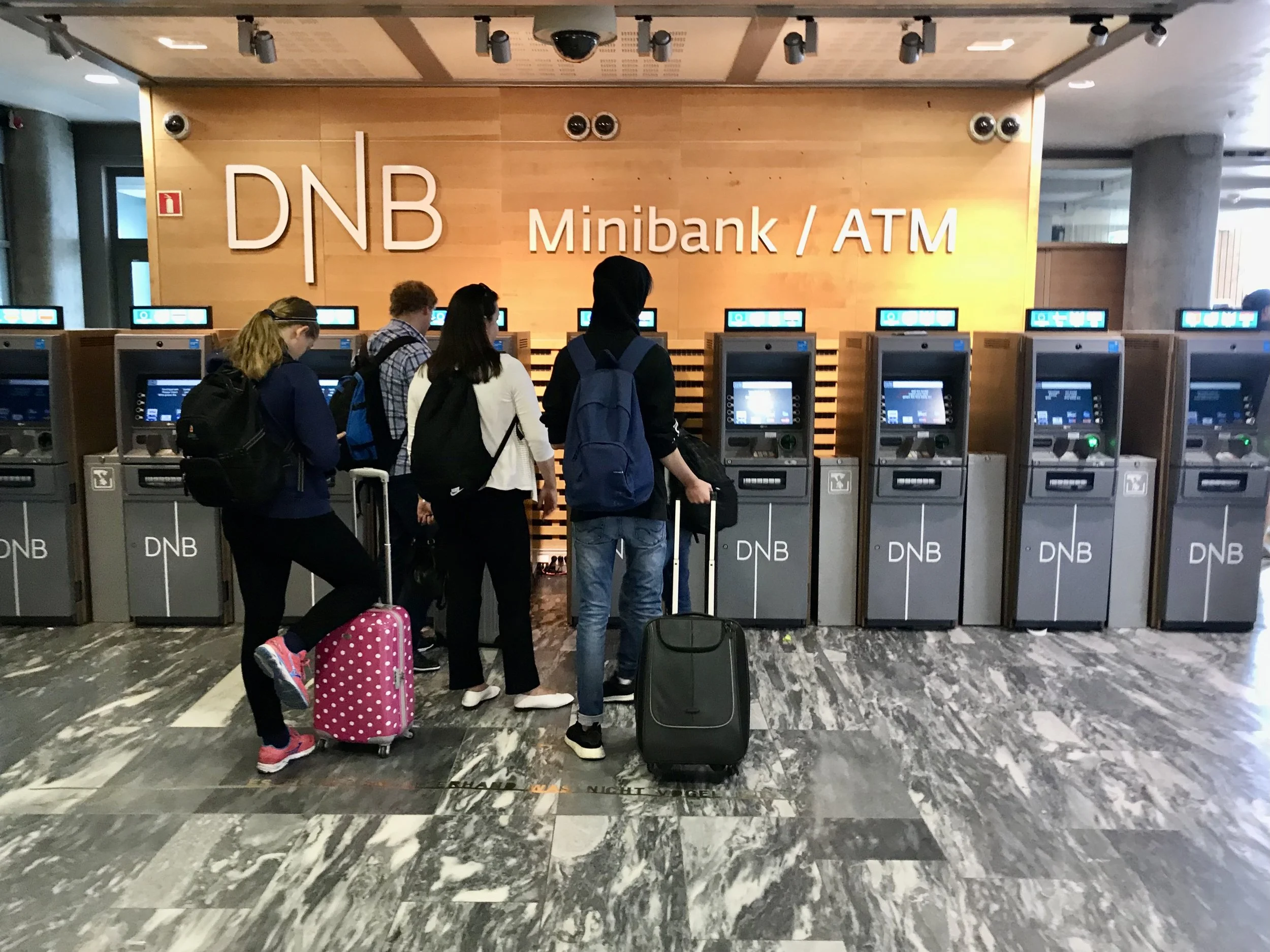 Minibankene på flyplassene stenges - dette må du gjøre nå