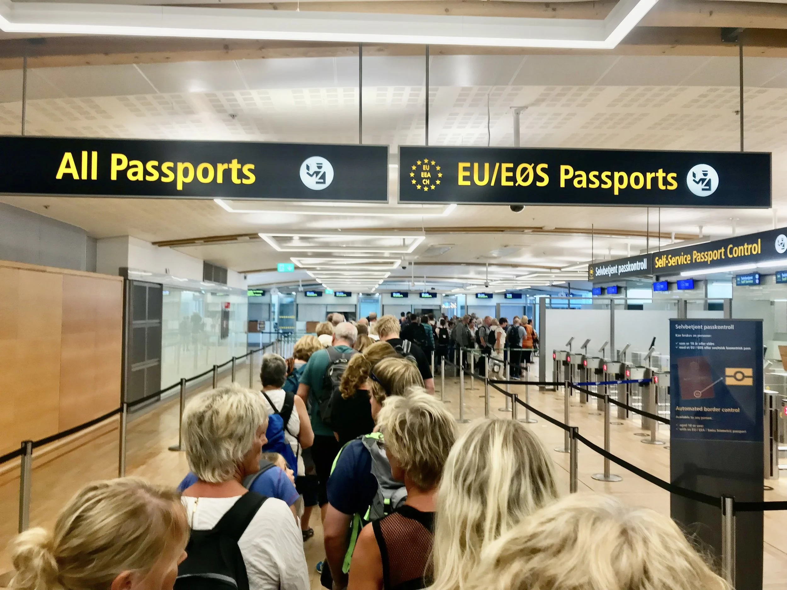 Avinor advarer: Nå er det lange køer