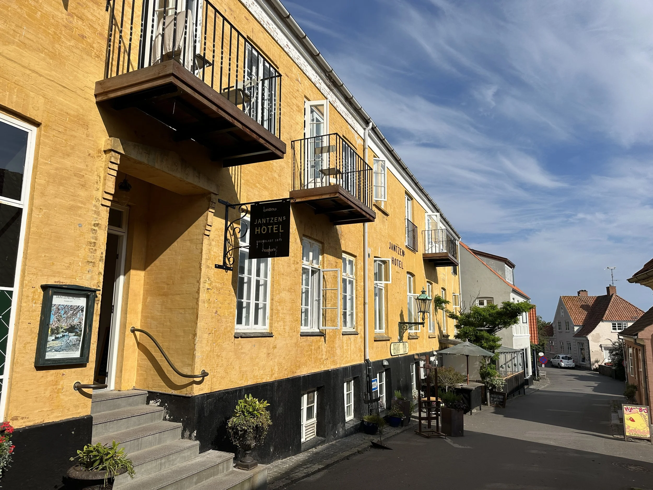 Jantzens Hotel - den gule sommerdrømmen for alle romantikere