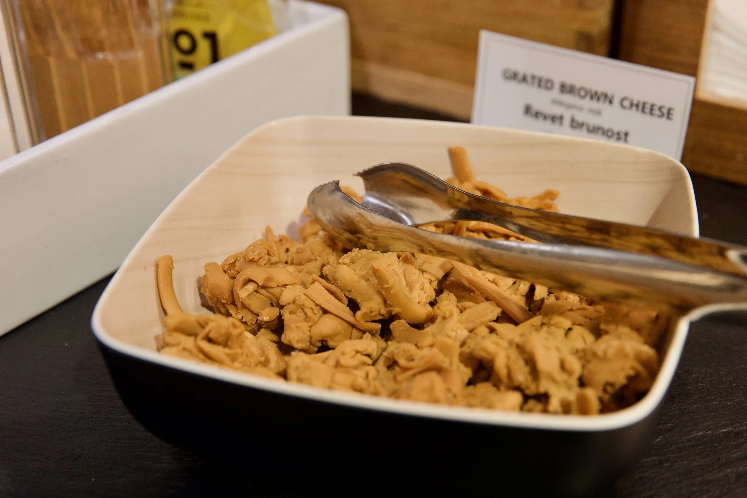 Brunost-trikset på flyplassen imponerer