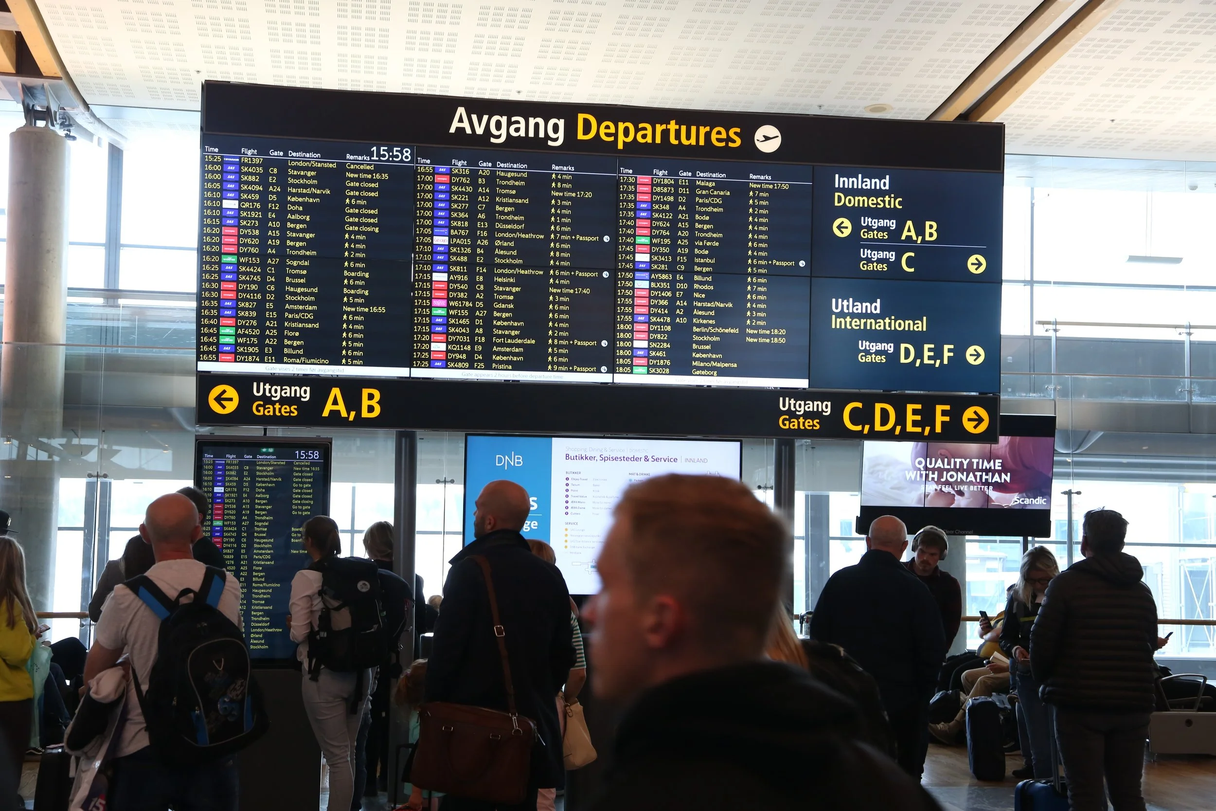 Advarer mot TikTok-trender på flyplassen: – Kan koste deg hele reisen