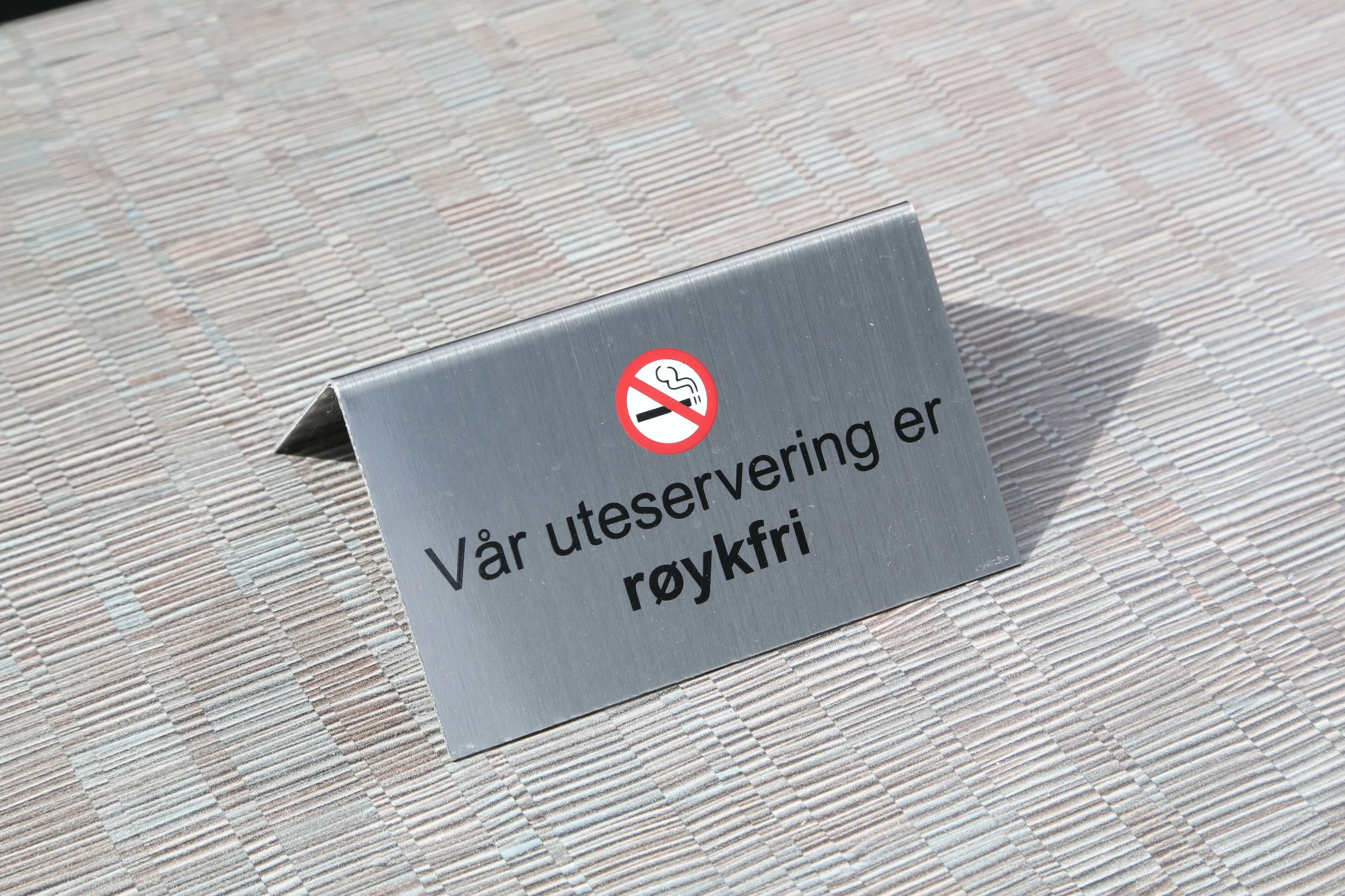 Vi ha røykestopp på uterestauranter