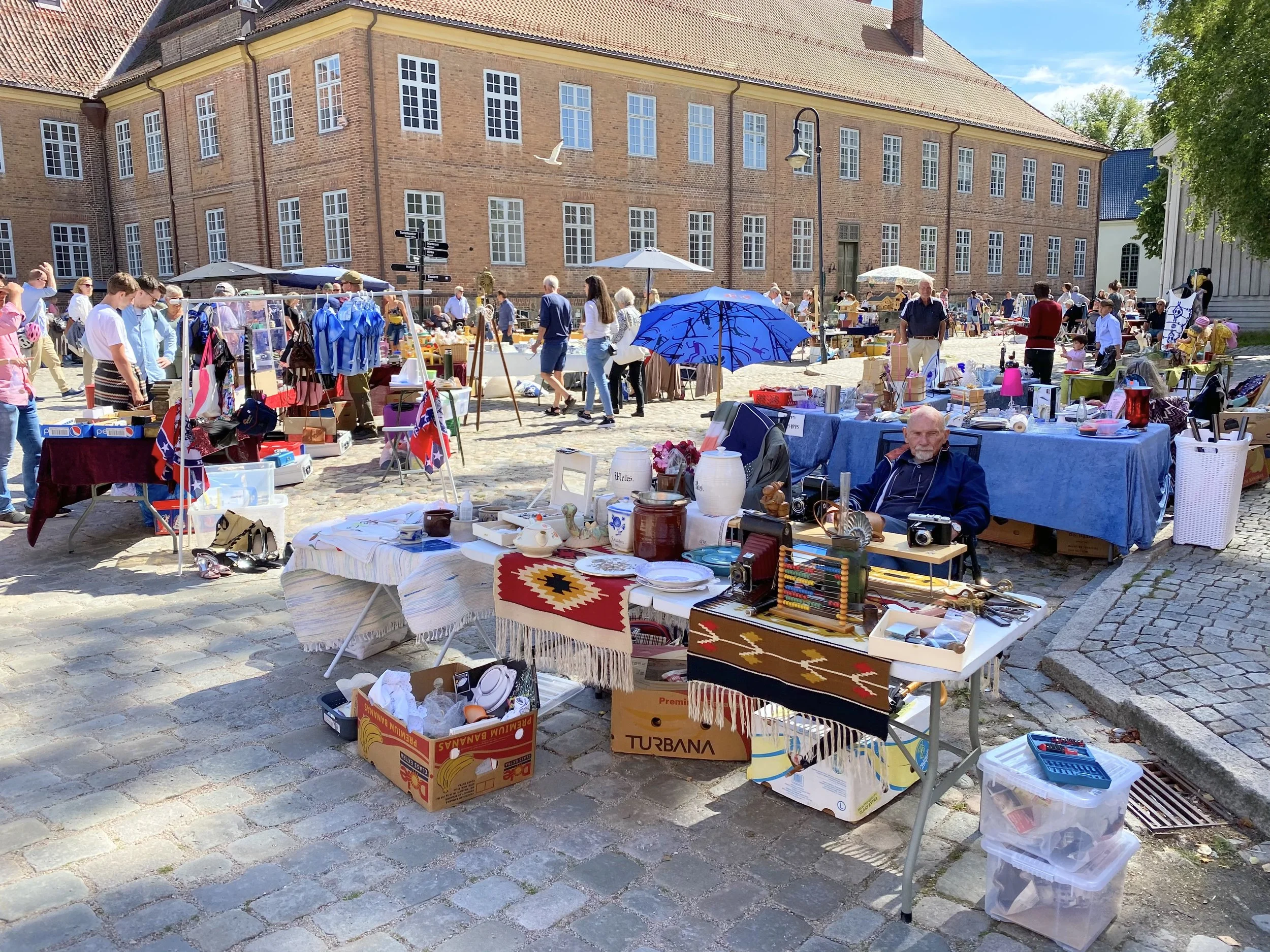 Et loppe- og bruktmarked er en reise verd