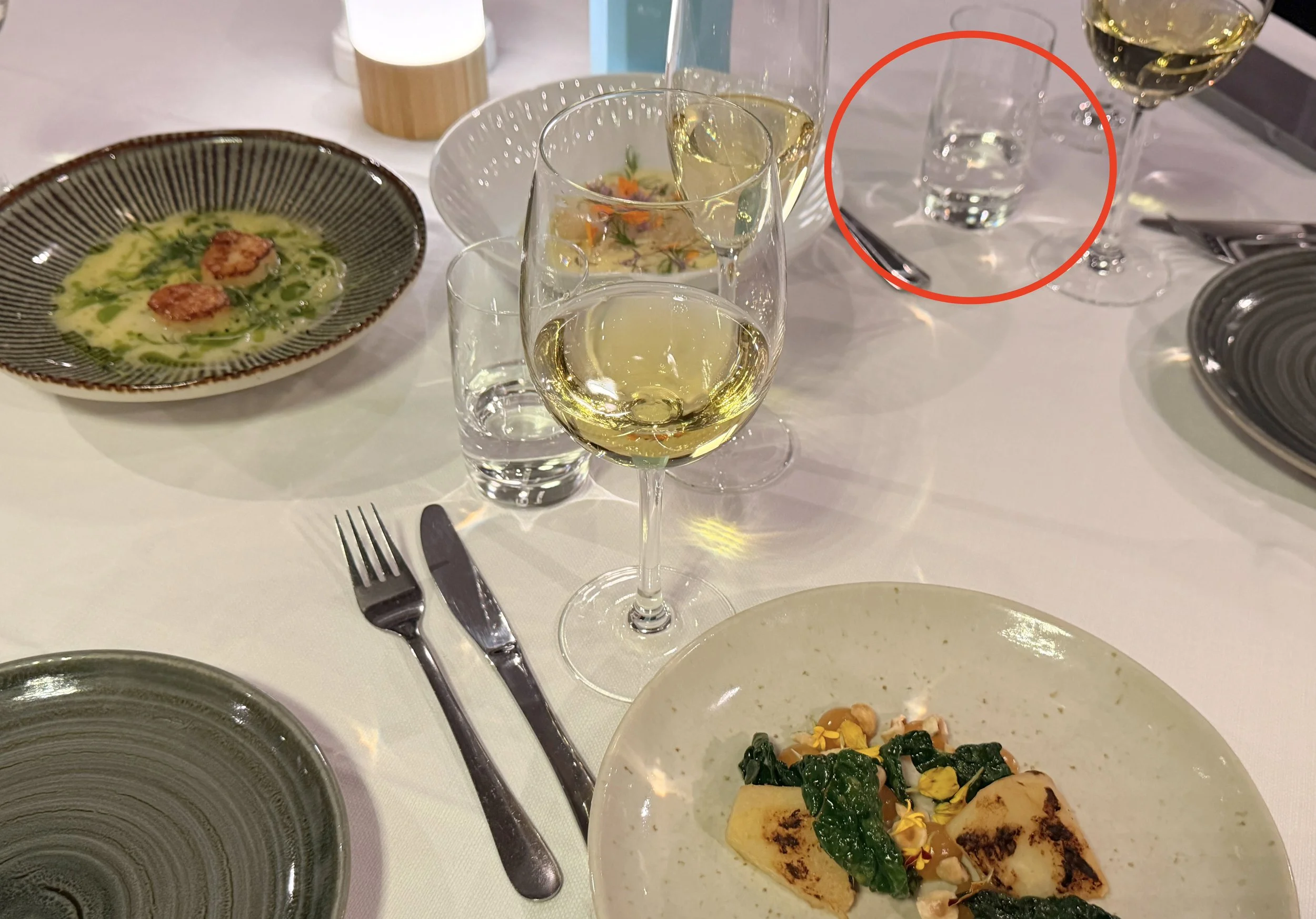 Restaurantbesøk: Derfor må du betale for et glass vann