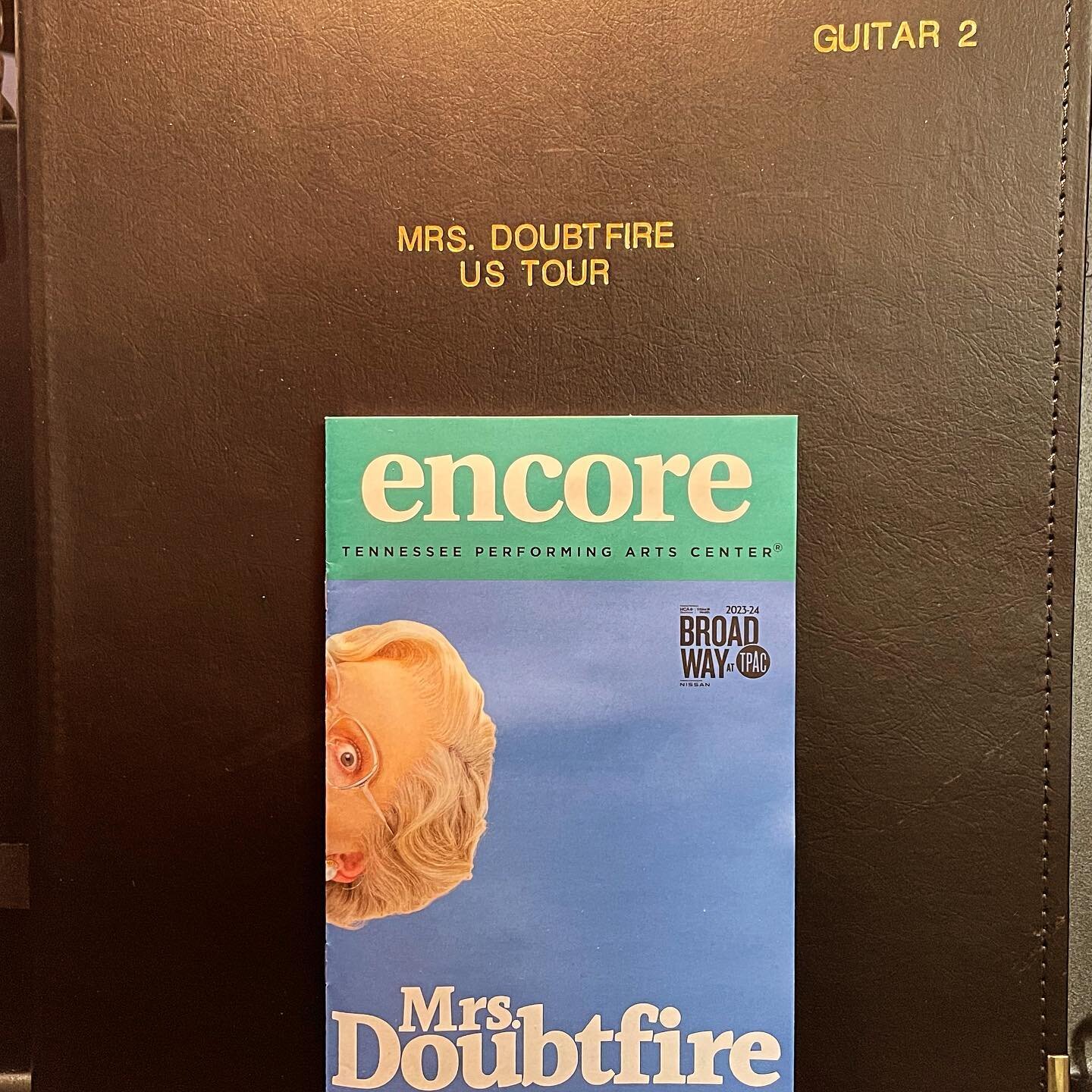 This weeks office&hellip;hilarious and great music!⁣
@doubtfireontour ⁣
.⁣
.⁣
.⁣
.⁣
#guitarist #nashvilleguitarist #mrsdoubtfire #mrsdoubtfiremusical